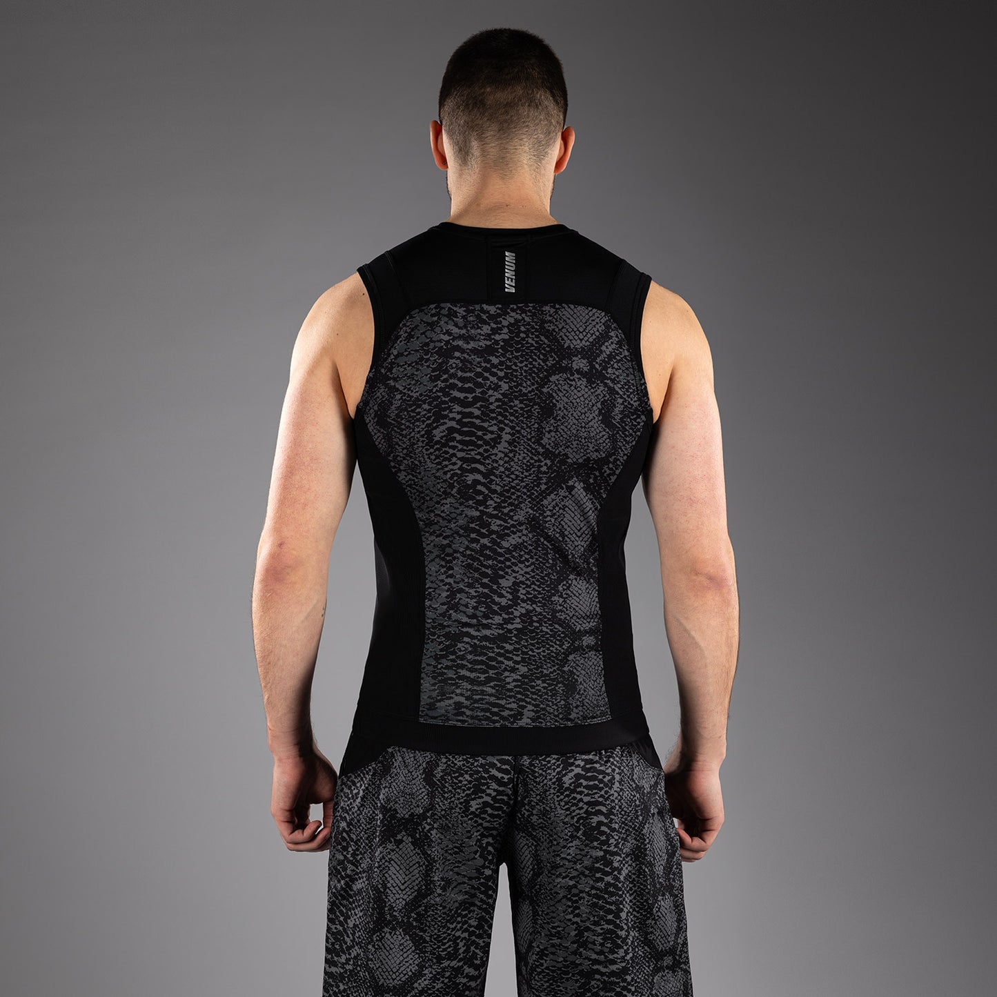Venum G-Fit Scales Mouwloos Rashguard – Zwart/Antracietgrijs