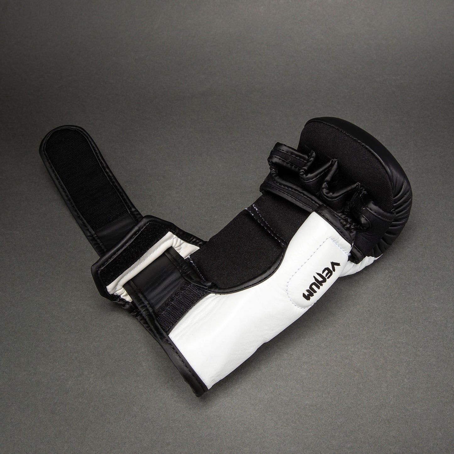 Venum Attack 2.0 Leren Sparring Handschoenen – Zwart/Wit