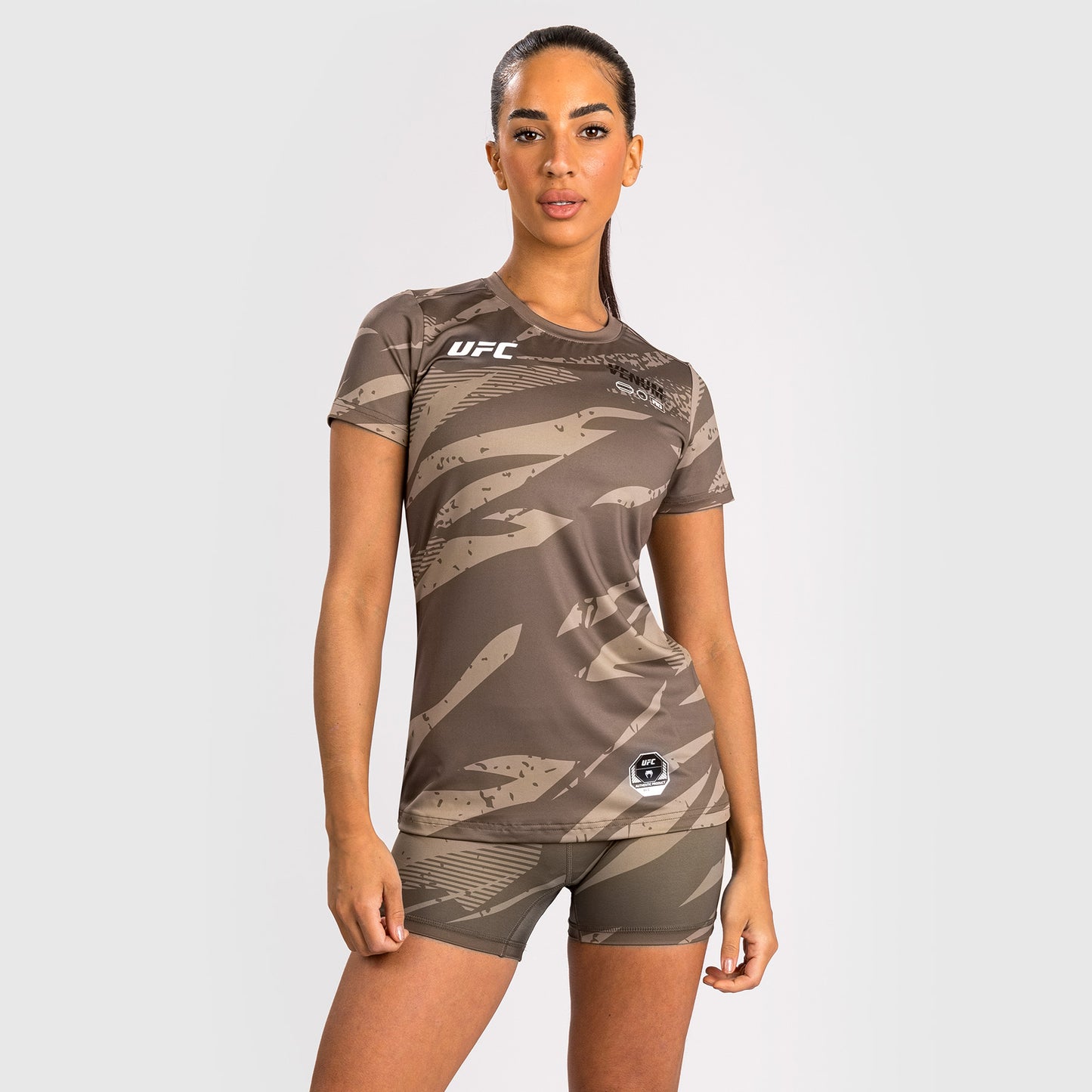 UFC Adrenaline By Venum Fight Week Dry-Tech T-Shirt Voor Vrouwen - Desert Camo