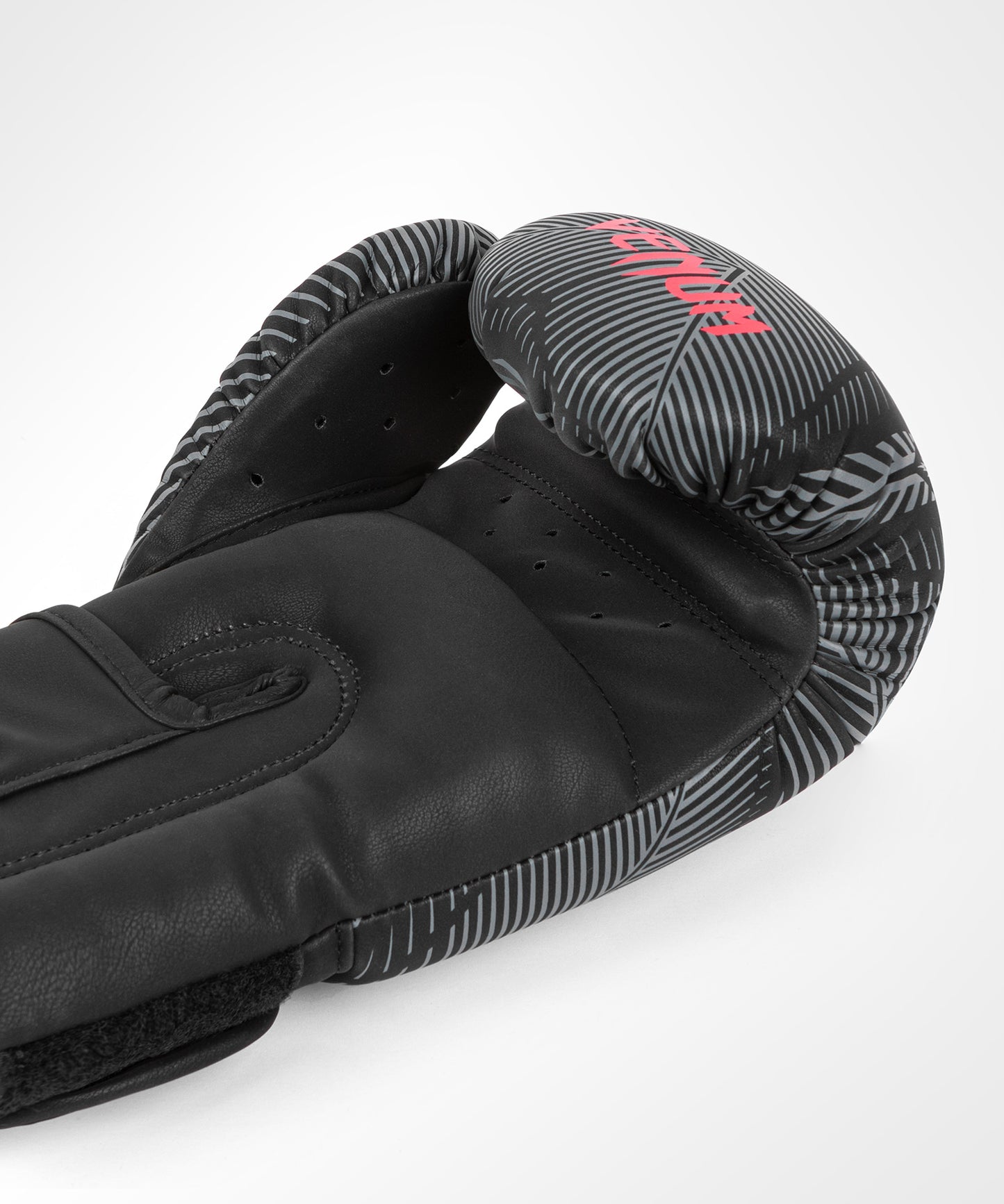 Venum Phantom Bokshandschoenen - Zwart/Rood