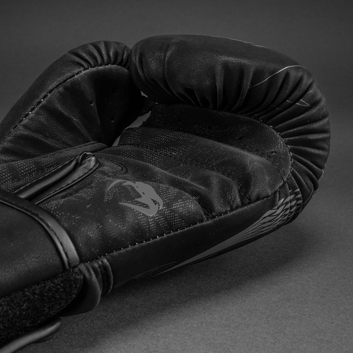 Venum Impact Amazonia Reborn bokshandschoenen - Zwart/Grijs