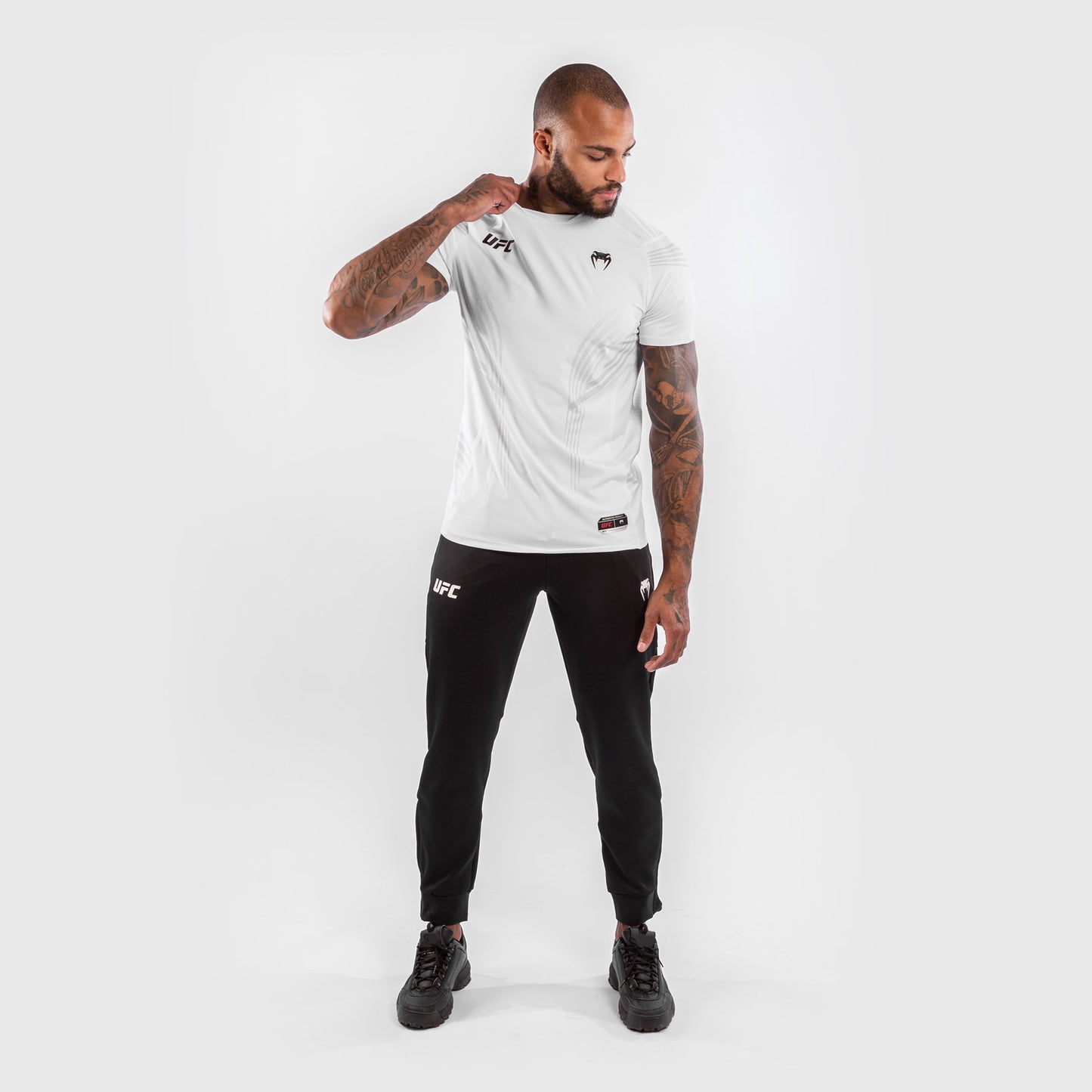 UFC Venum Gepersonaliseerd Authentic Fight Night Walkout Herenshirt - Wit