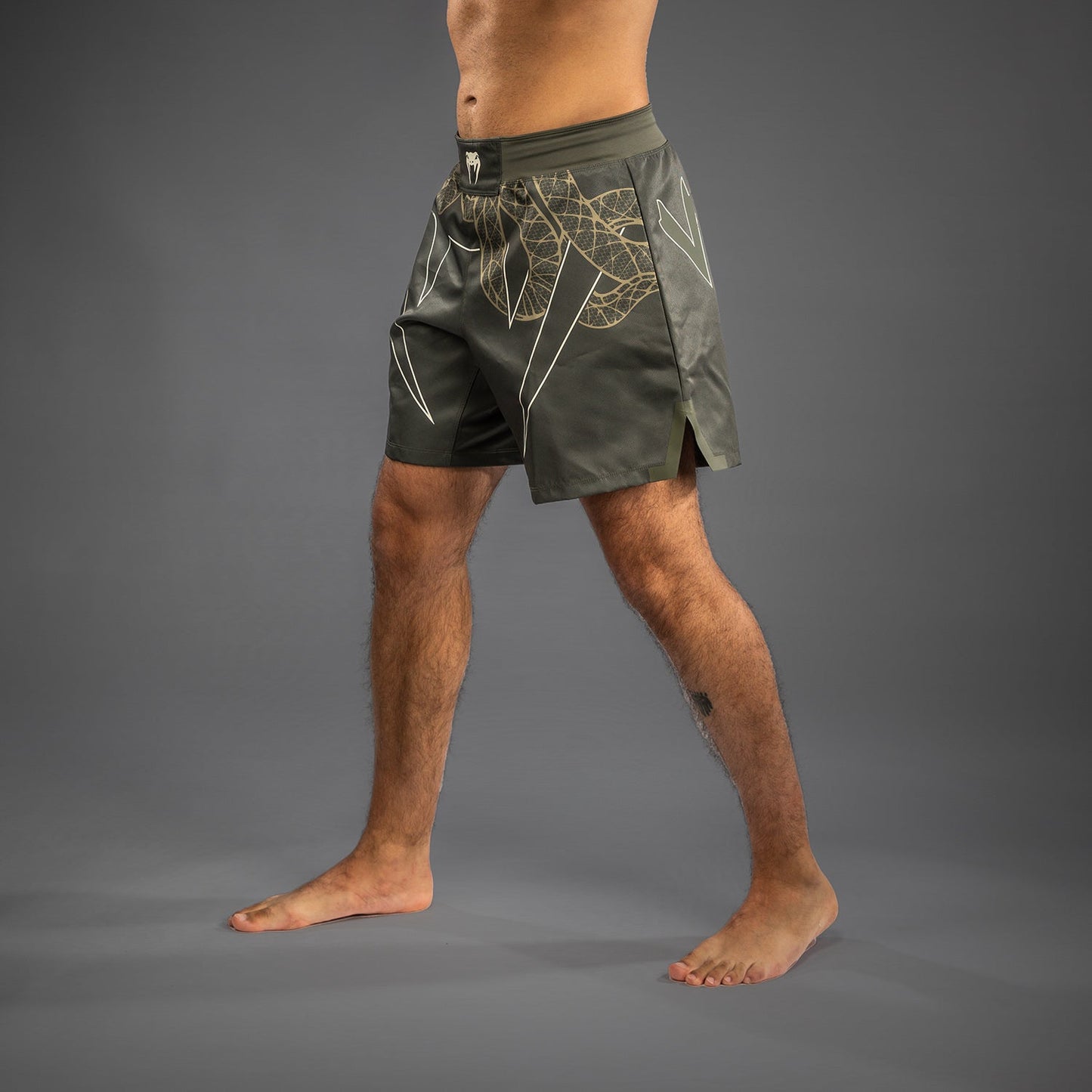 Venum Serpenti Fight Shorts – Khaki/Bronze/Ivoor