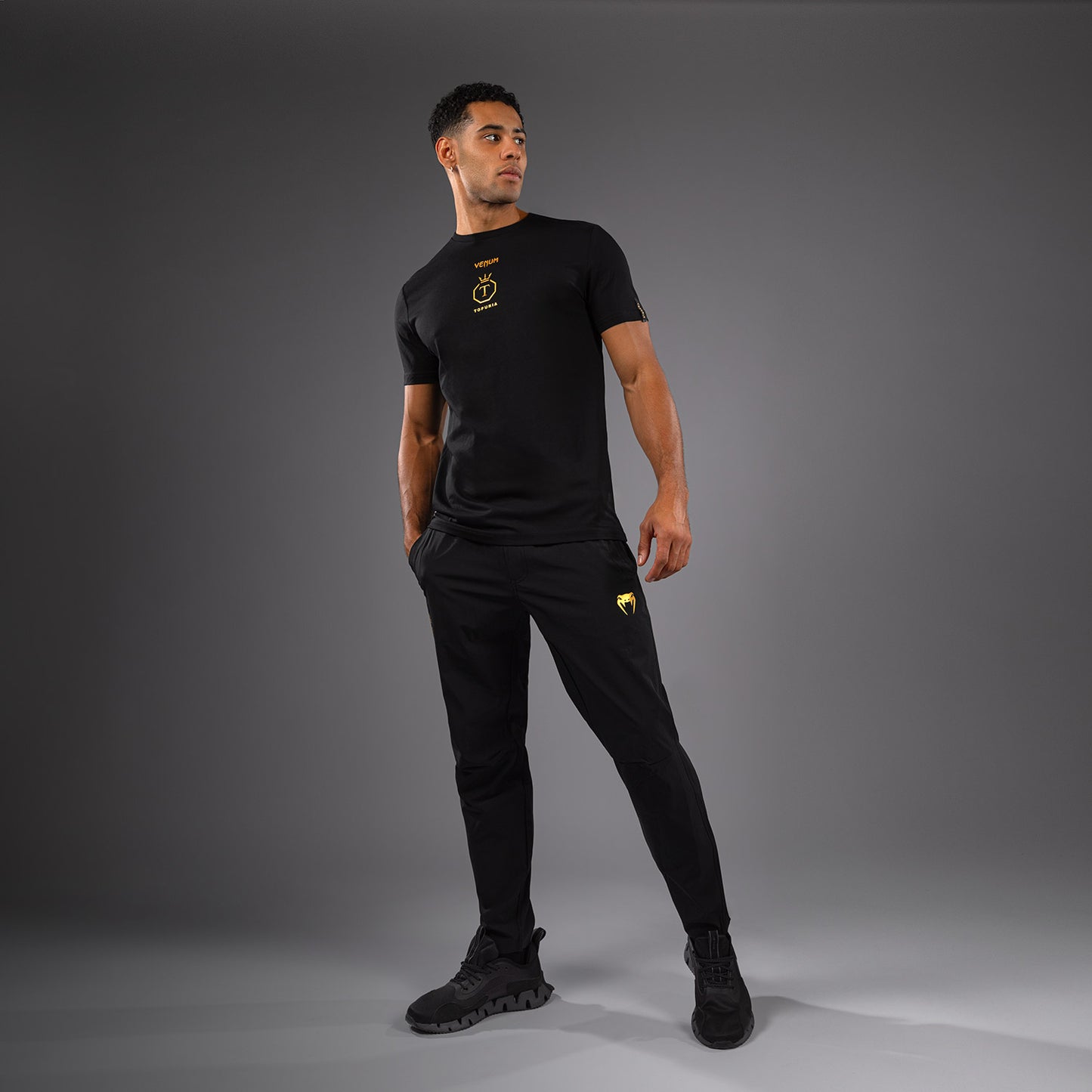 Venum x Topuria Unmatched Edition T-Shirt - Zwart/Goud