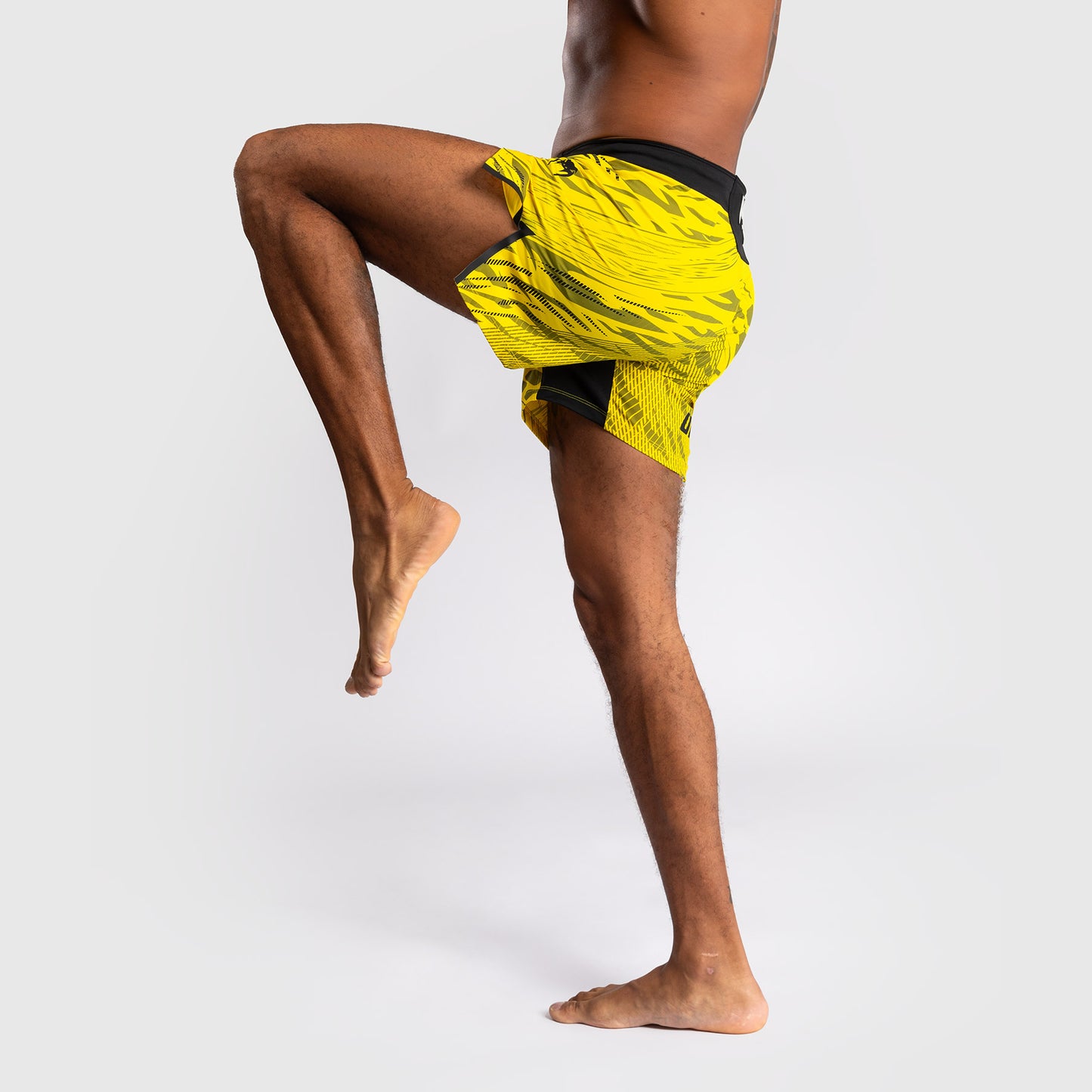UFC Fusion by Venum Personalized Authentic Fight Night Fight Shorts voor Heren - Kort Fit - Geel