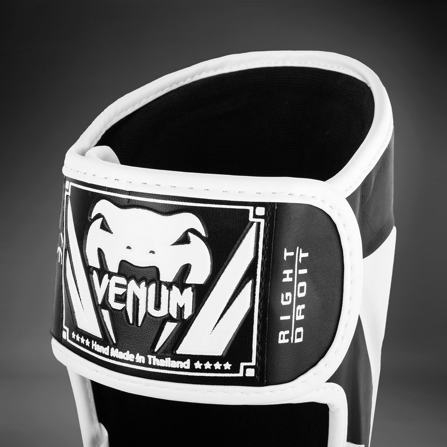 Venum Elite scheenbeschermers - Zwart/Wit