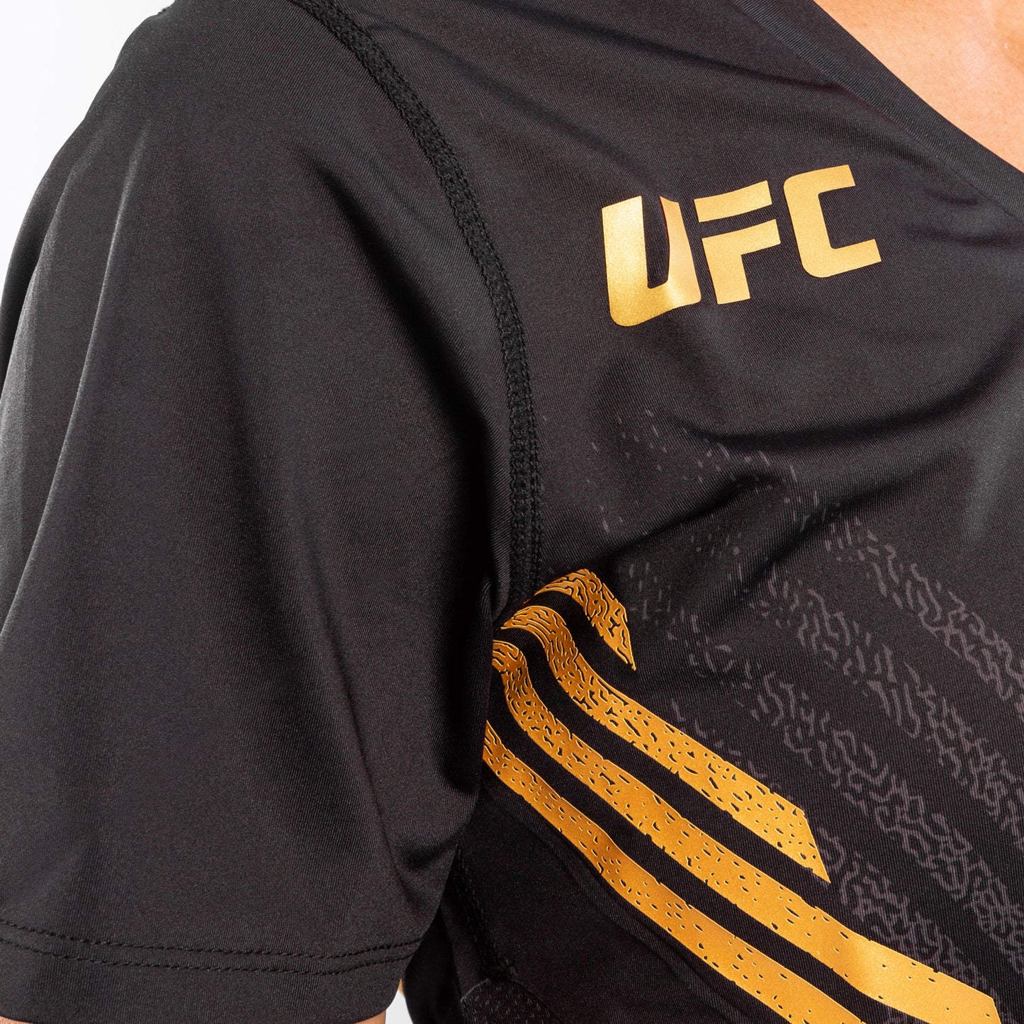 UFC Venum Gepersonaliseerd Authentic Fight Night Walkout Damesshirt - Champion