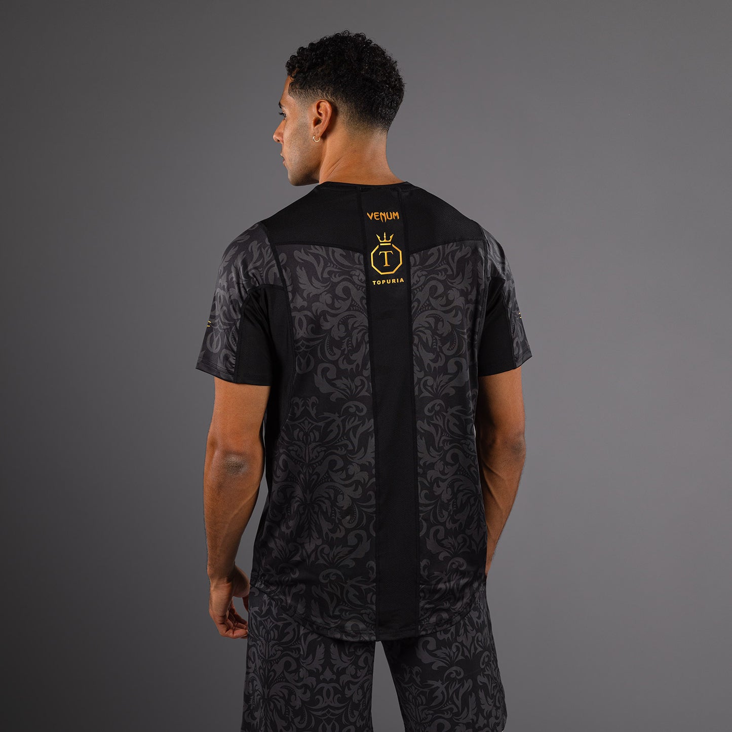 Venum x Topuria Unmatched Edition Dry-Tech Shirt - Zwart/Goud