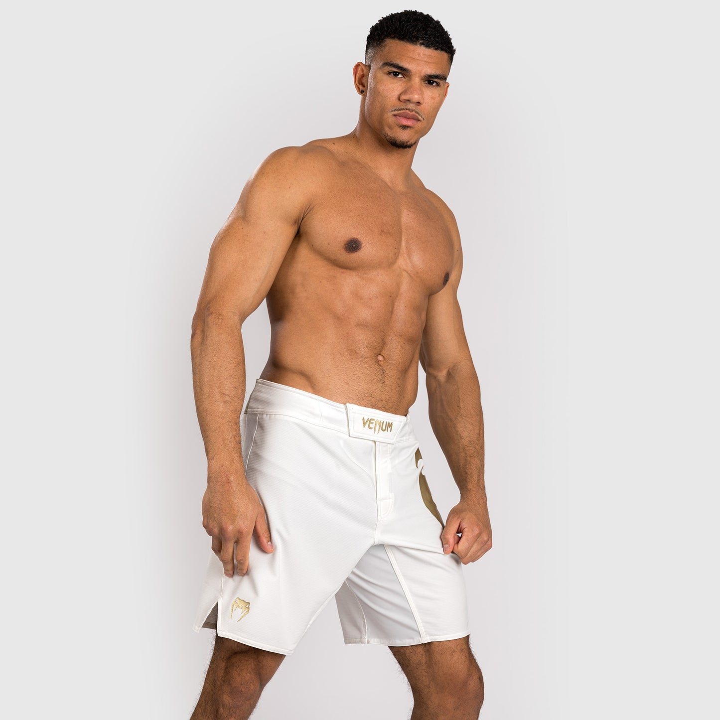 Venum Light 5.0 Vechtshorts - Wit/Goud