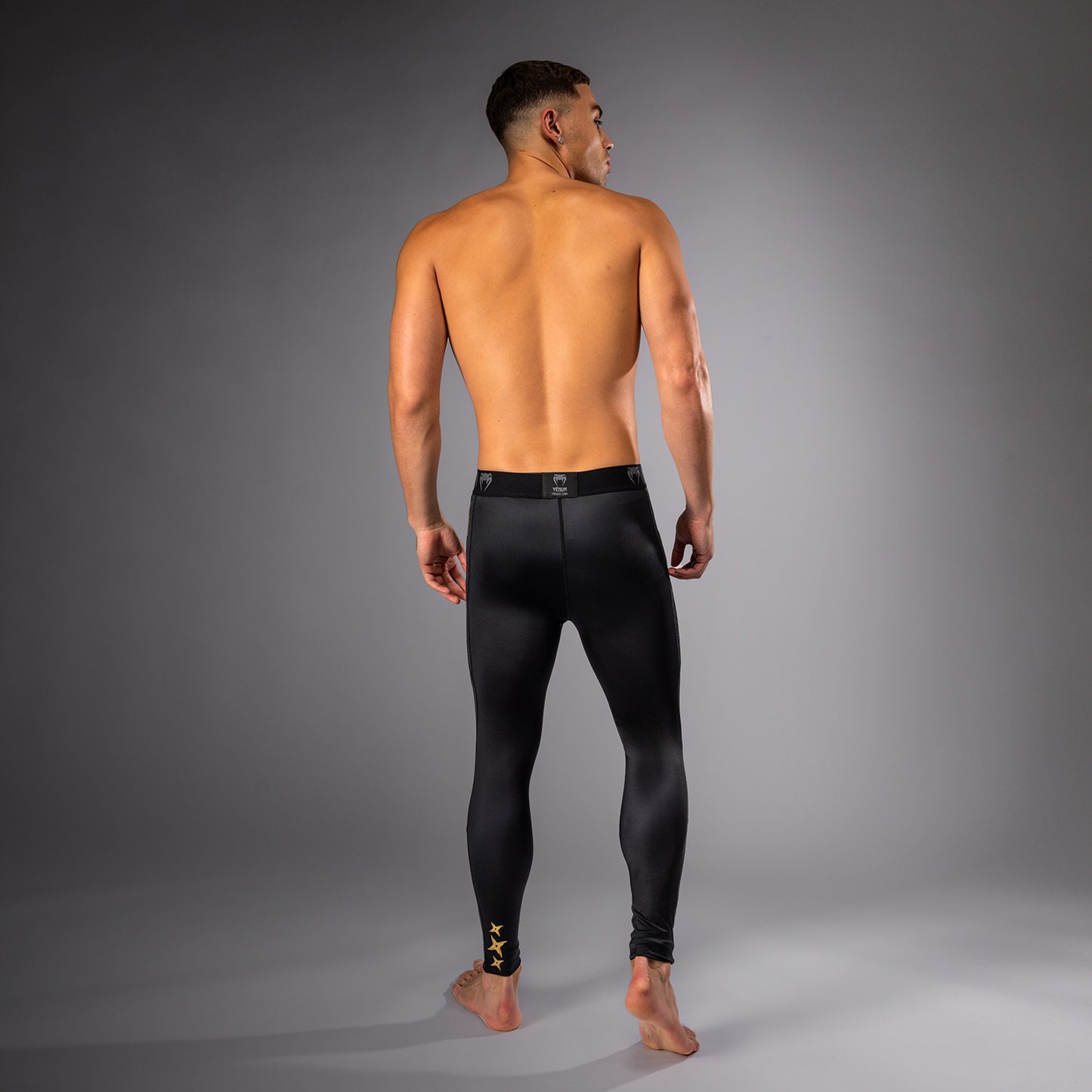 Venum x Assassin’s Creed Shadows Herenpetten - Zwart/Goud