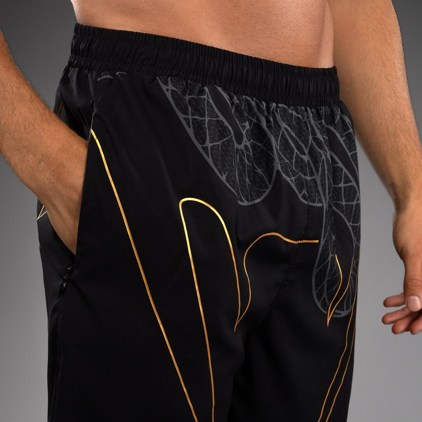 Venum Serpenti Trainingsshorts – Zwart/Zilver/Goud