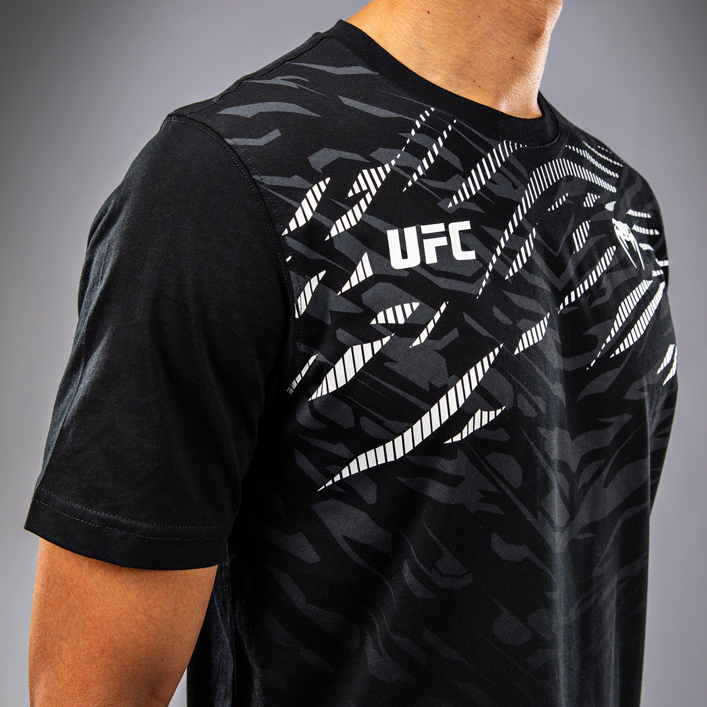 UFC Fusion by Venum Replica Korte Mouwen T-shirt voor Heren - Zwart