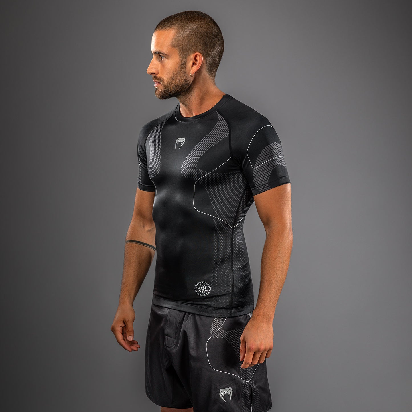 Venum Nexus Rashguard Met Korte Mouwen – Zwart/Zilver