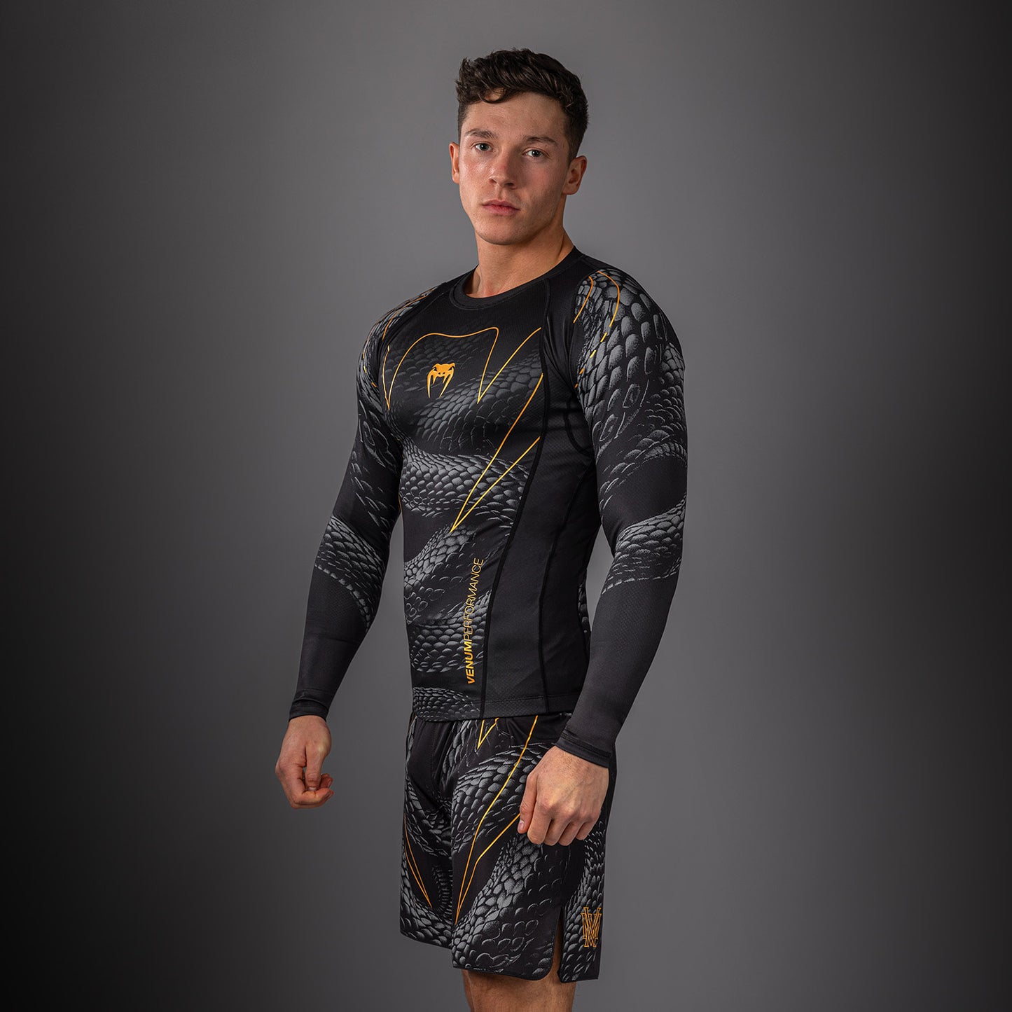Venum Matupa Rashguard met lange mouwen - Zwart/Grijs/Goud