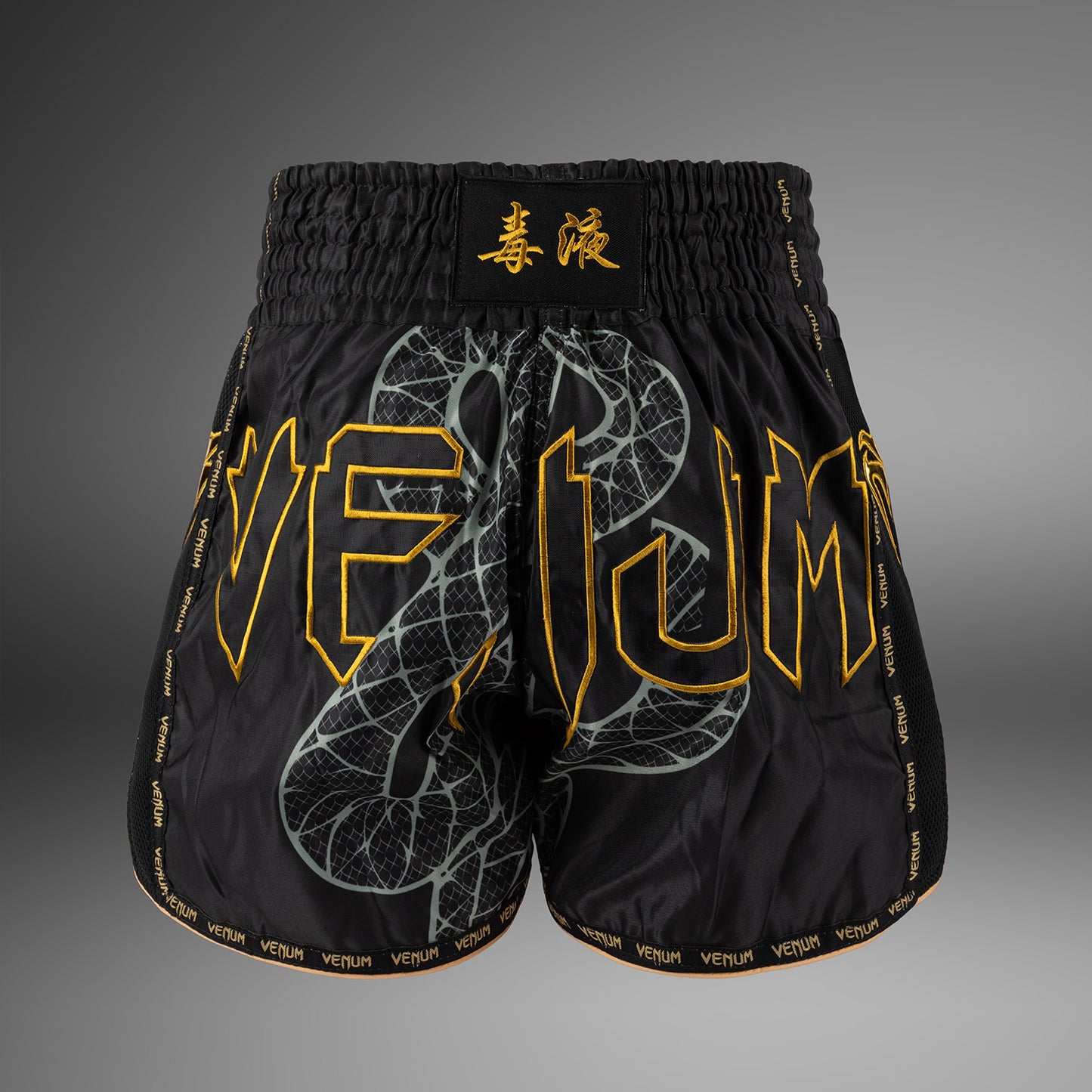 Venum Serpenti Muay Thai Shorts – Zwart/Zilver/Goud