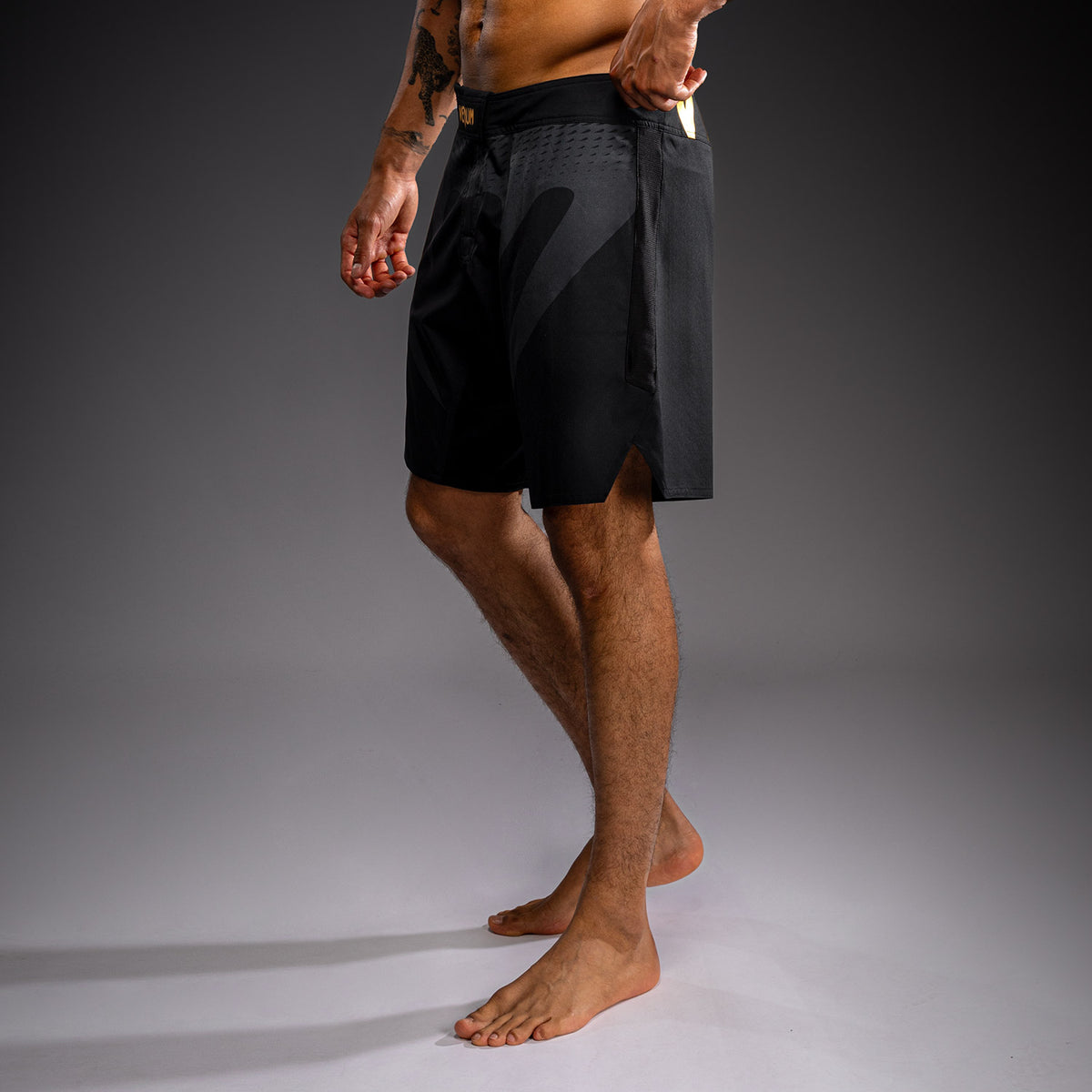 Venum Attack Fightshort - Zwart/Goud