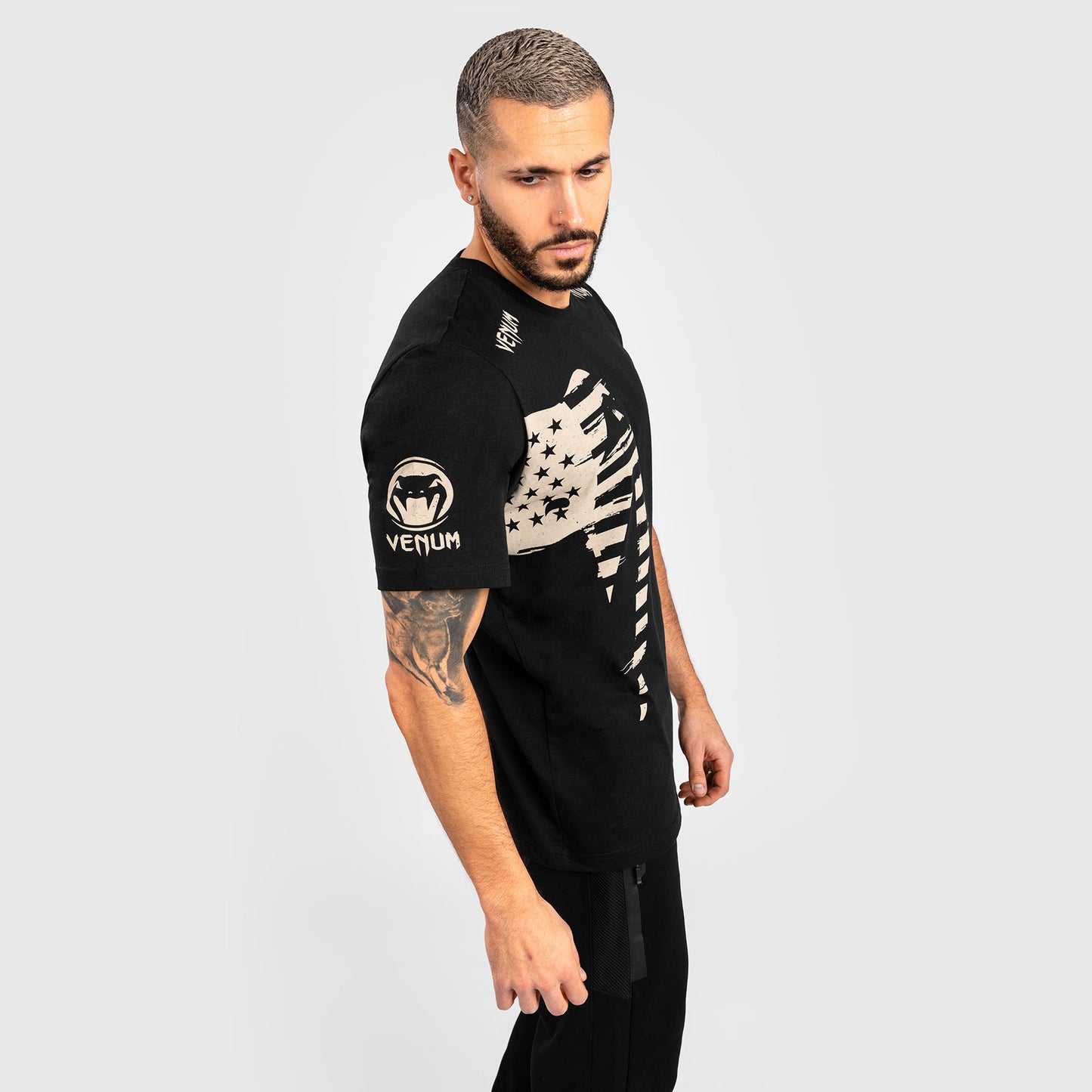 VENUM GIANT USA T-SHIRT - REGULAR FIT - ZWART