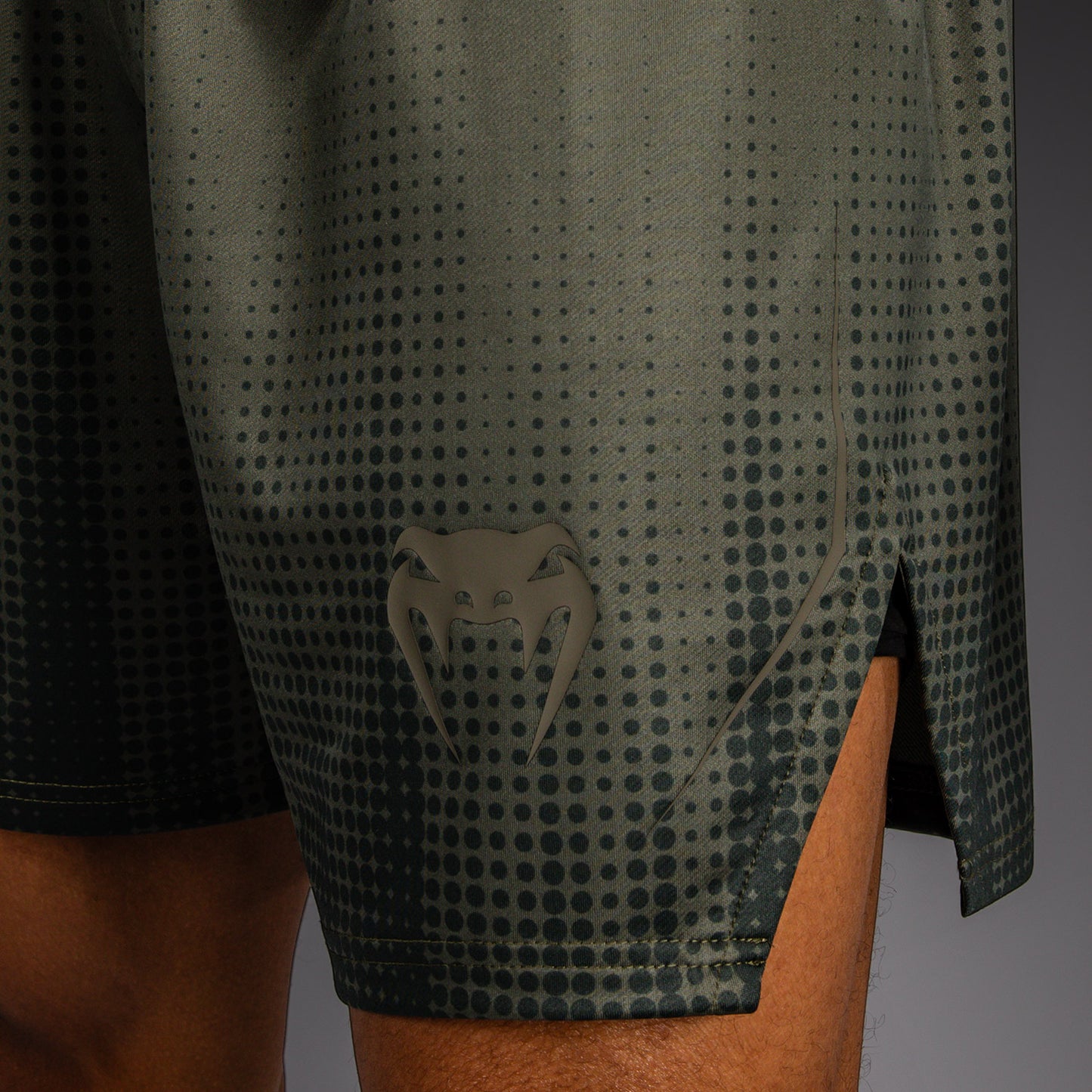 Venum Stealth Boksshort – Kaki/Donkergroen