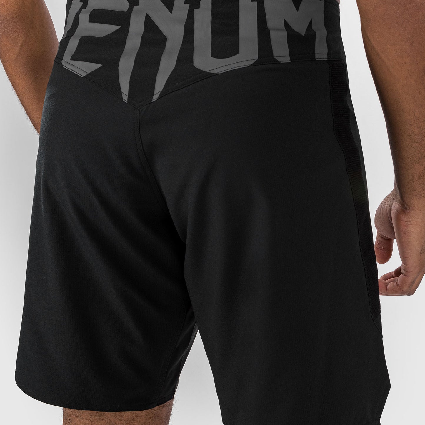 Venum Light 5.0 Vechtshorts - Zwart/Wit