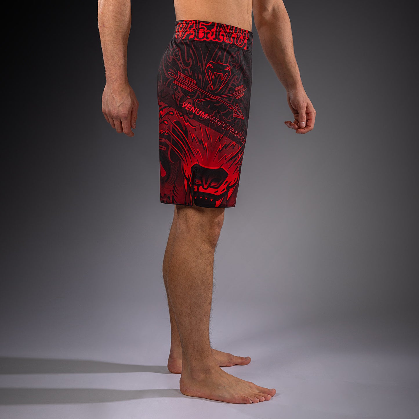 Venum Wolf Atak Fightshorts – Zwart/Rood