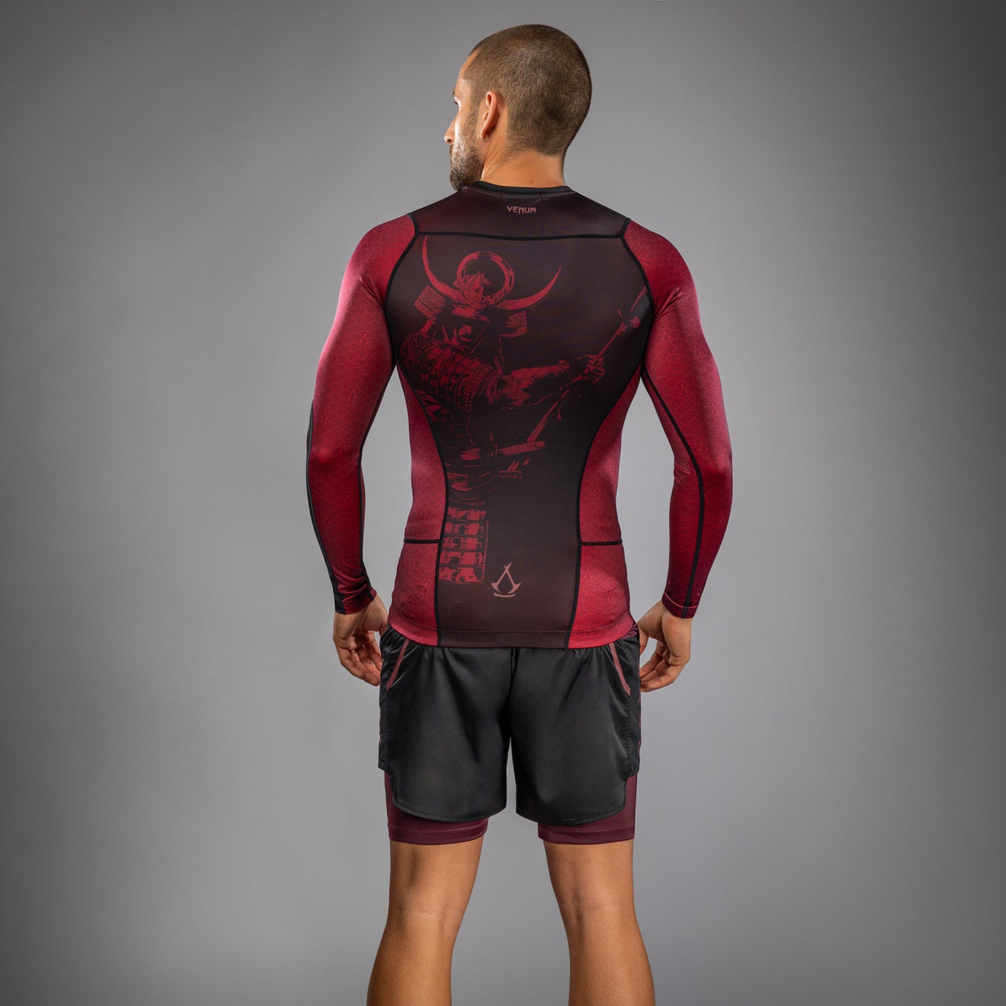 Venum x Assassin’s Creed Shadows Lange Mouwen Rashguard voor Mannen - Bordeaux/Zwart