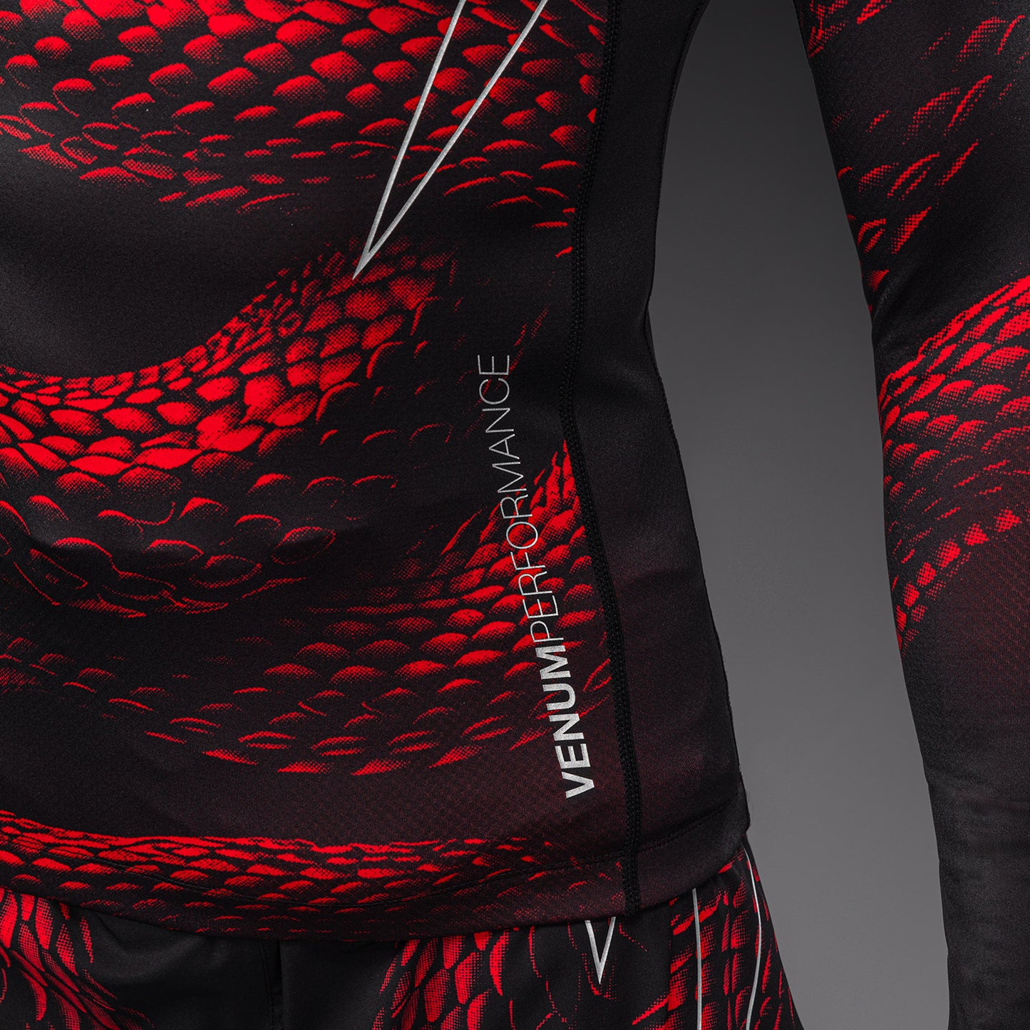 Venum Matupa Rashguard met lange mouwen - Zwart/Rood/Zilver