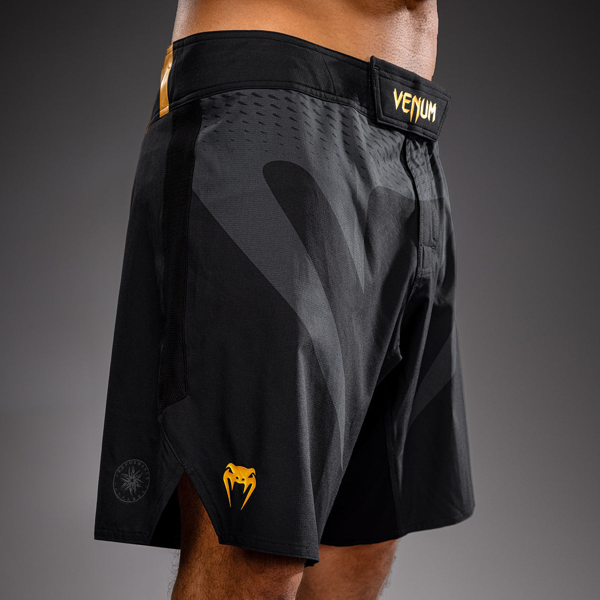 Venum Attack Fightshort - Zwart/Goud
