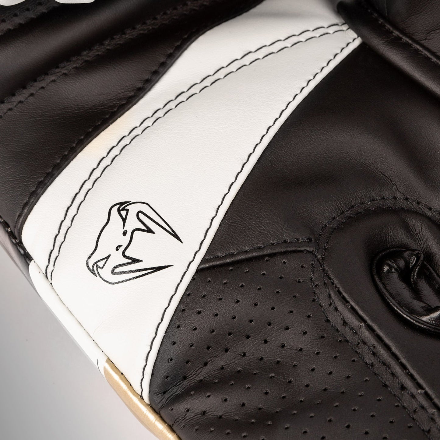 Venum Elite Evo bokshandschoenen - Wit/Goud