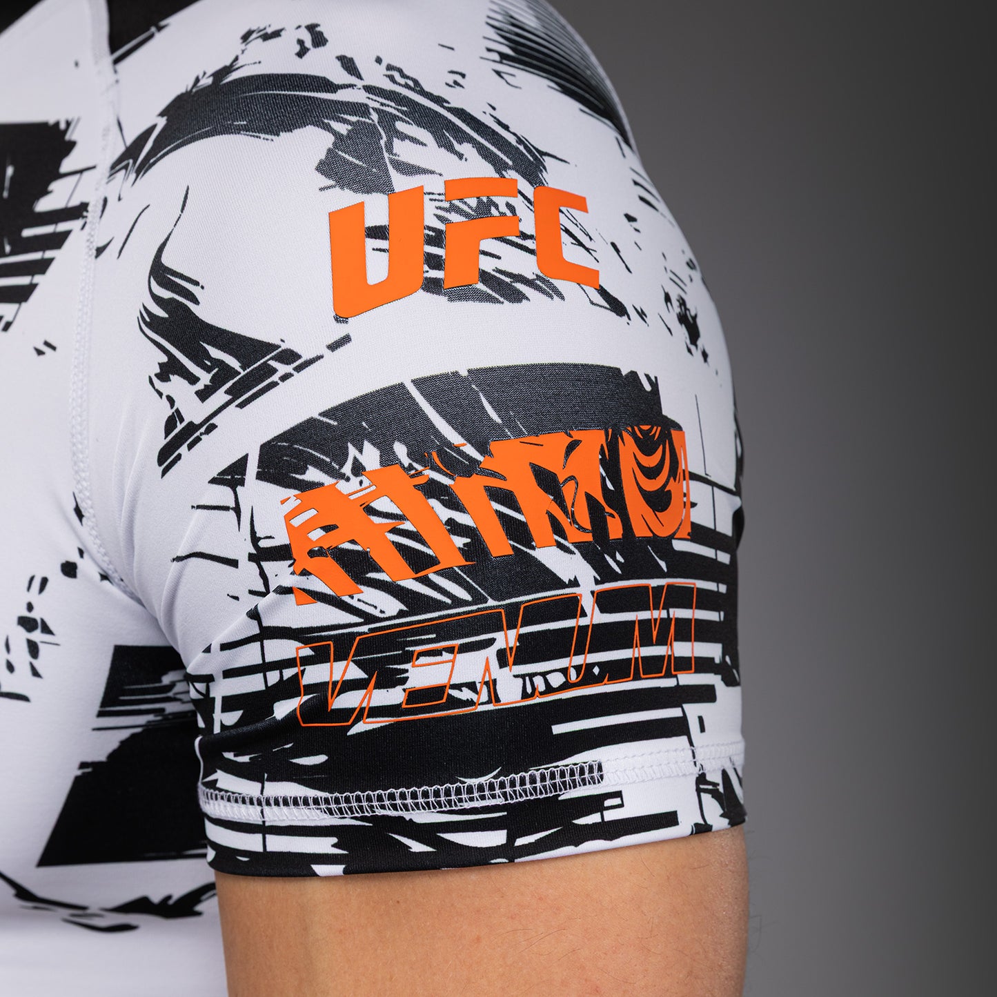 UFC Zenith by Venum Authentic Fight Week Performance Shortsleeve Rashguard Heren - Wit