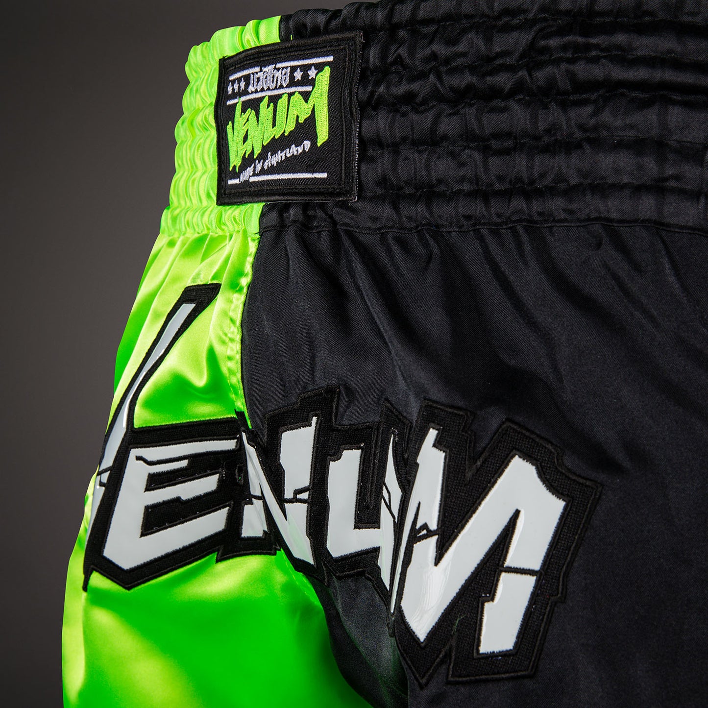Venum Inferno 2.0 Muay Thai Shorts - Groen/Zwart
