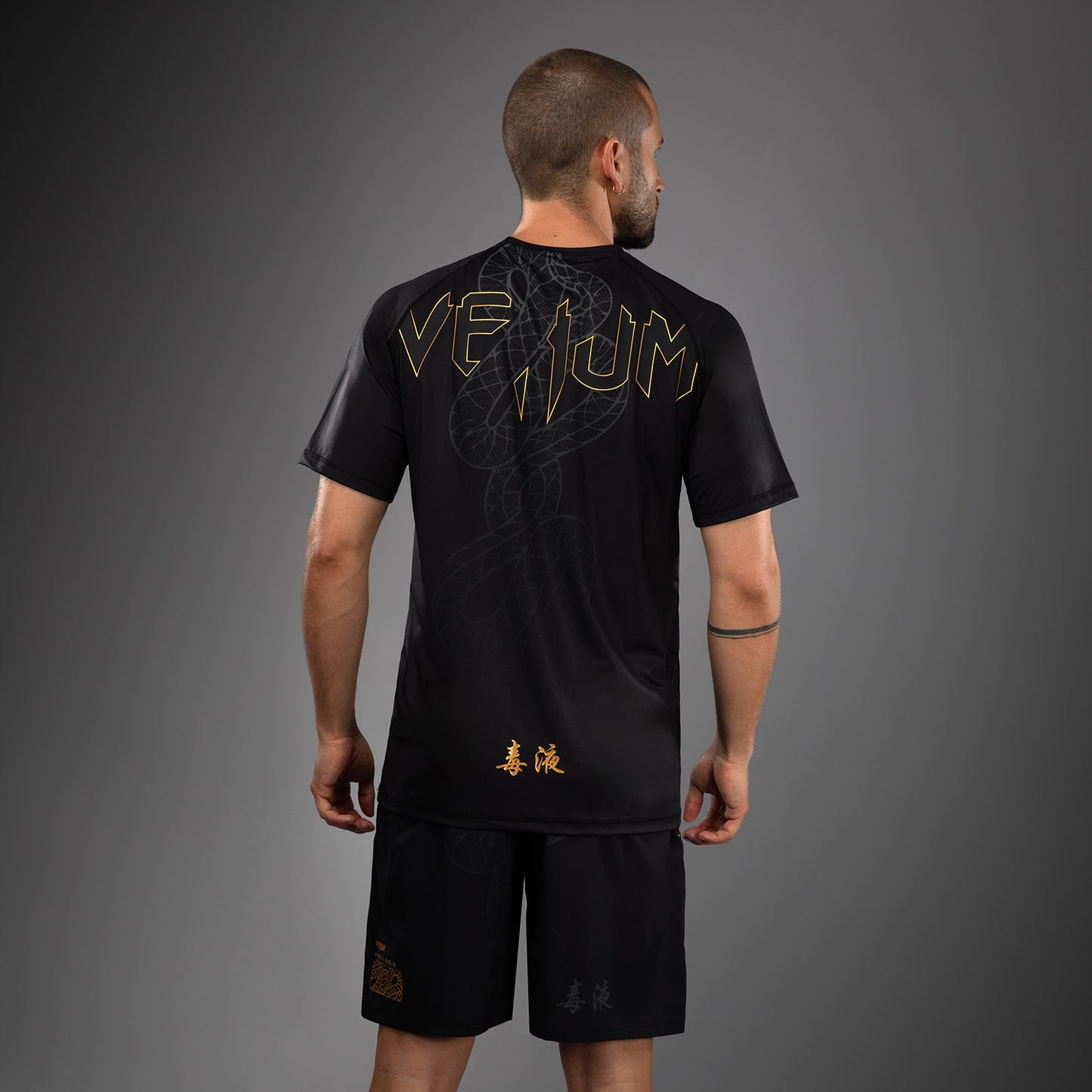 Venum Serpenti Dry Tech T-shirt – Zwart/Zilver/Goud