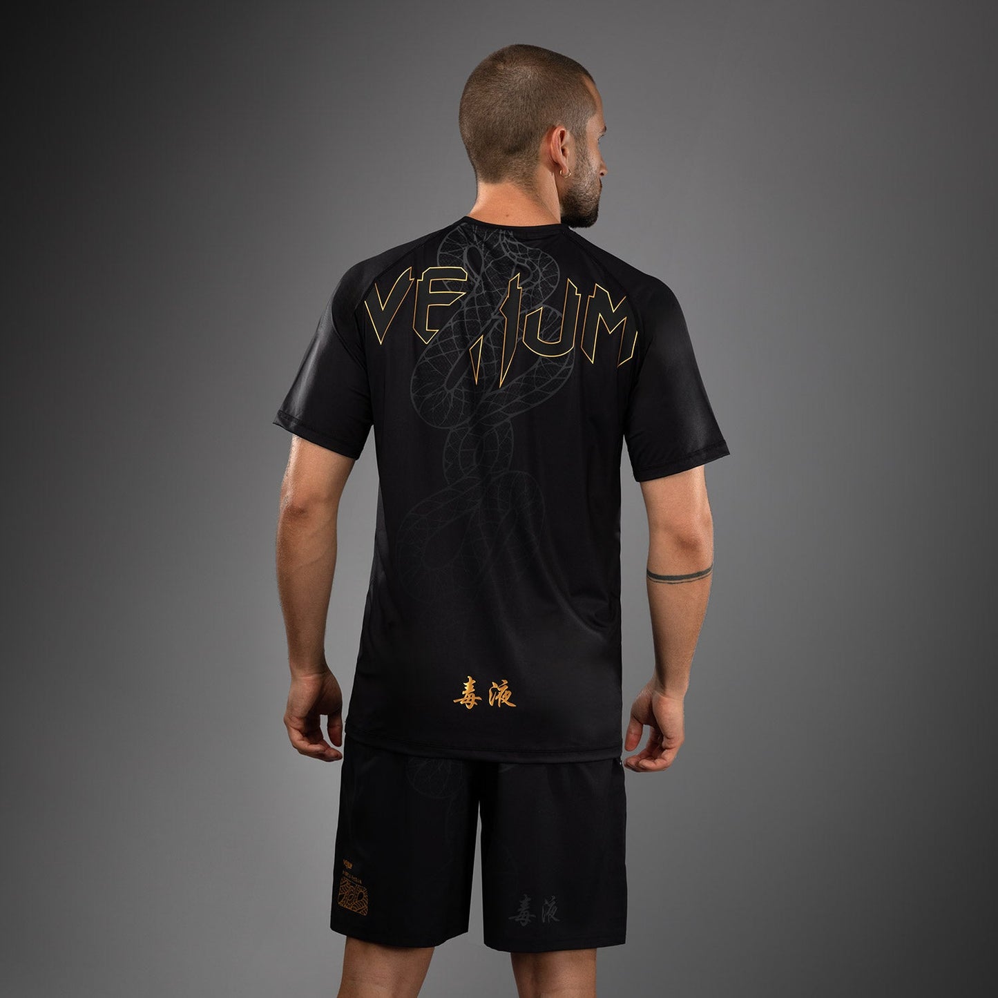 Venum Serpenti Dry Tech T-shirt – Zwart/Zilver/Goud