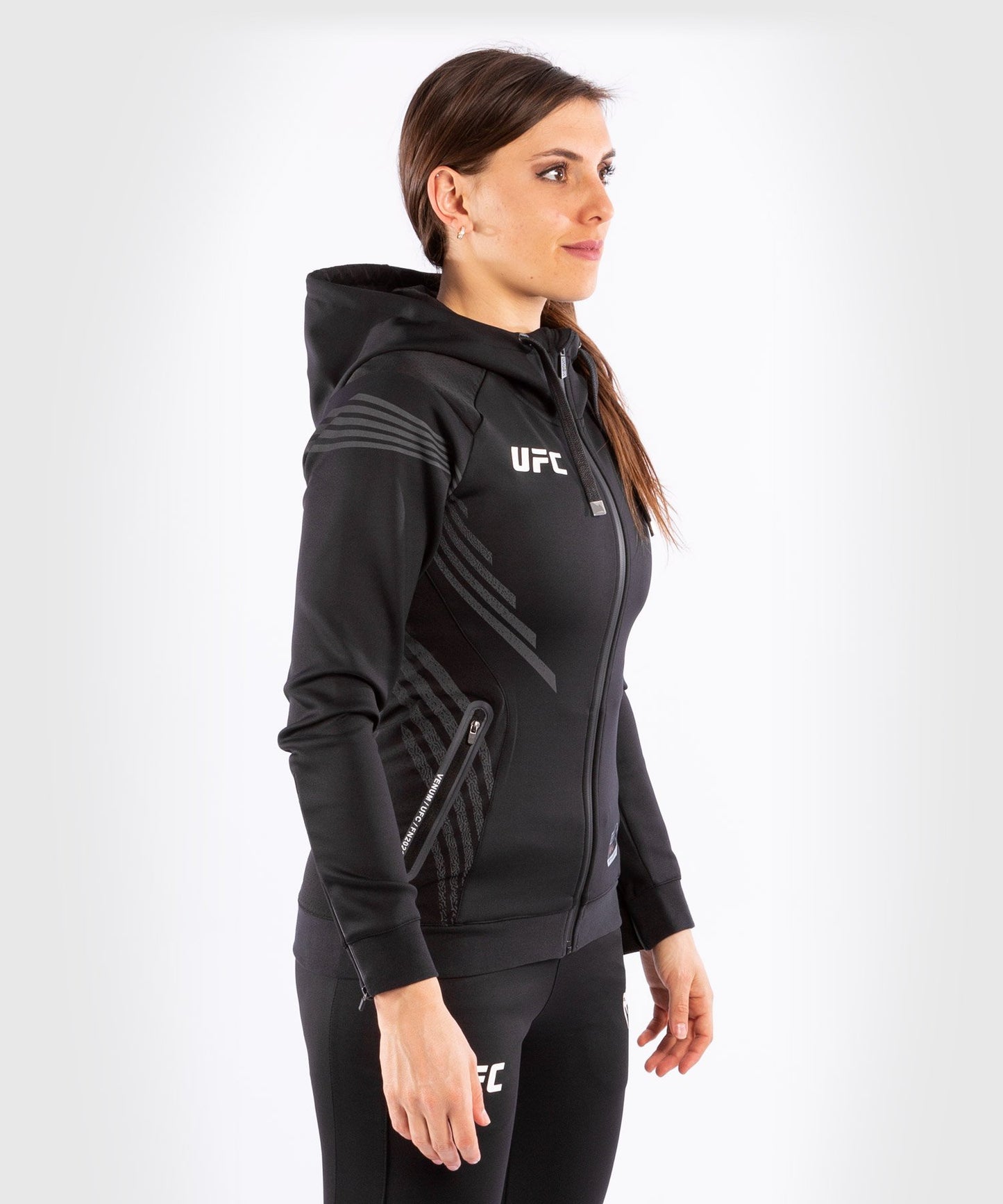 UFC Venum Gepersonaliseerd Authentic Fight Night Walkout Hoodie voor dames - Zwart