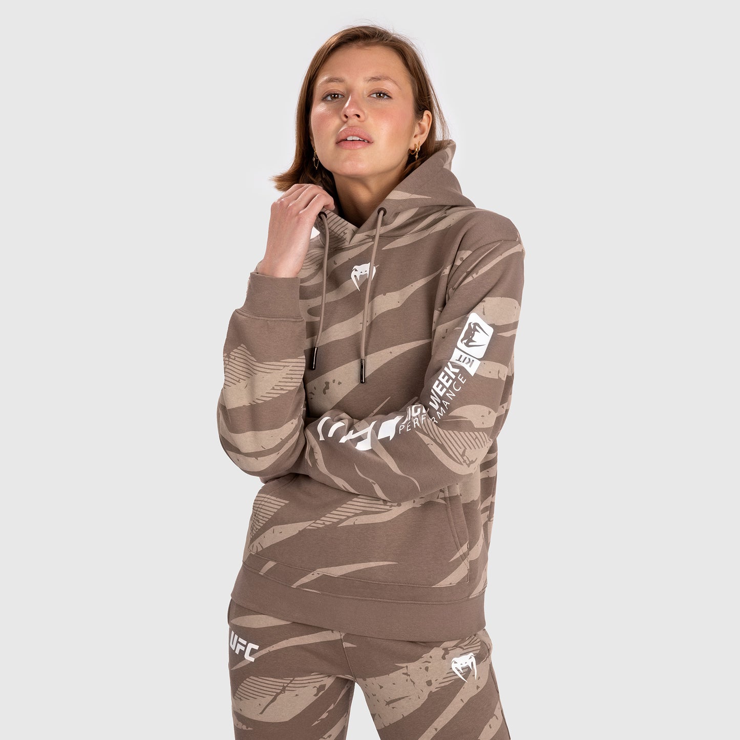 UFC Adrenaline By Venum Fight Week Hoodie Voor Vrouwen - Desert Camo