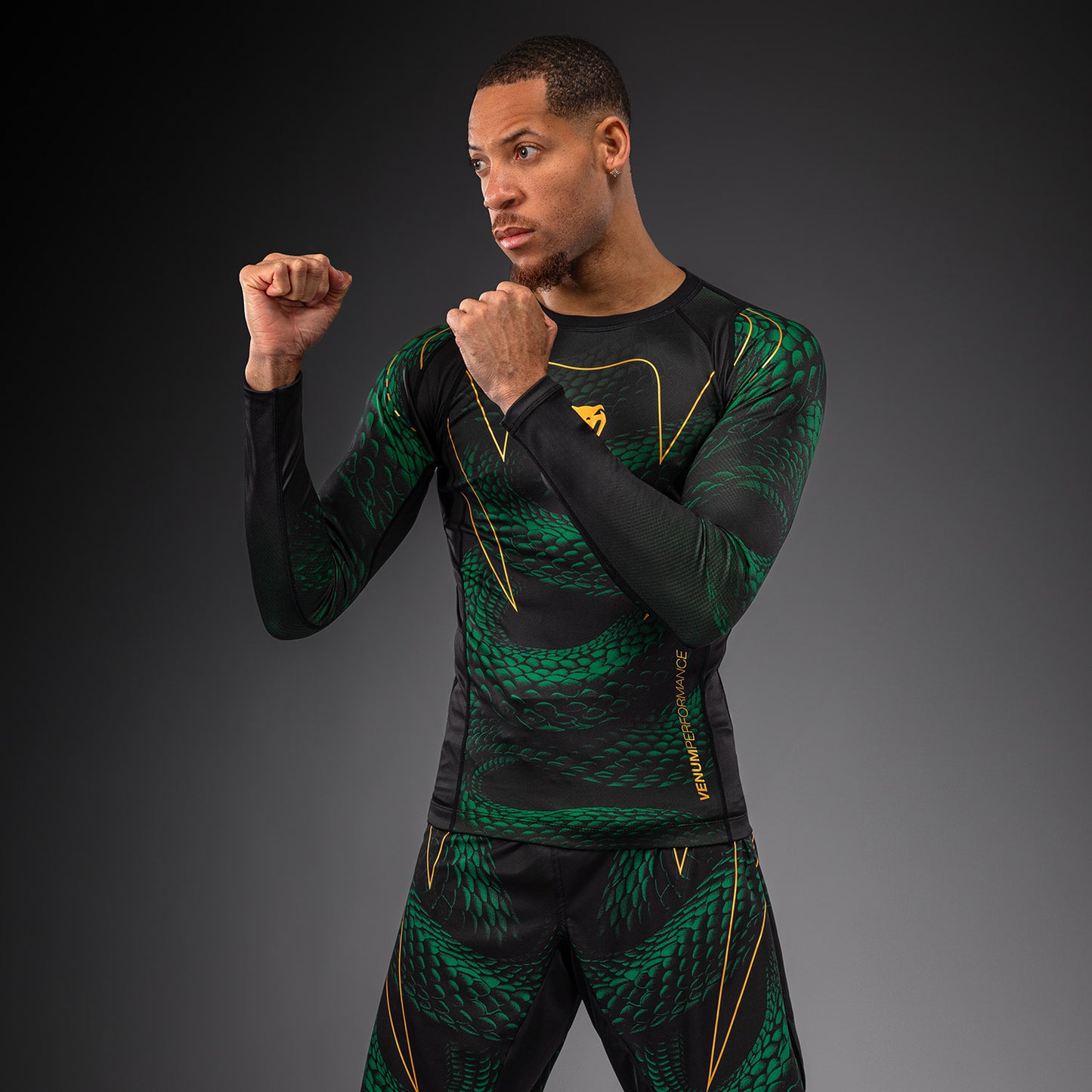 Venum Matupa Rashguard met lange mouwen - Zwart/Groen/Goud