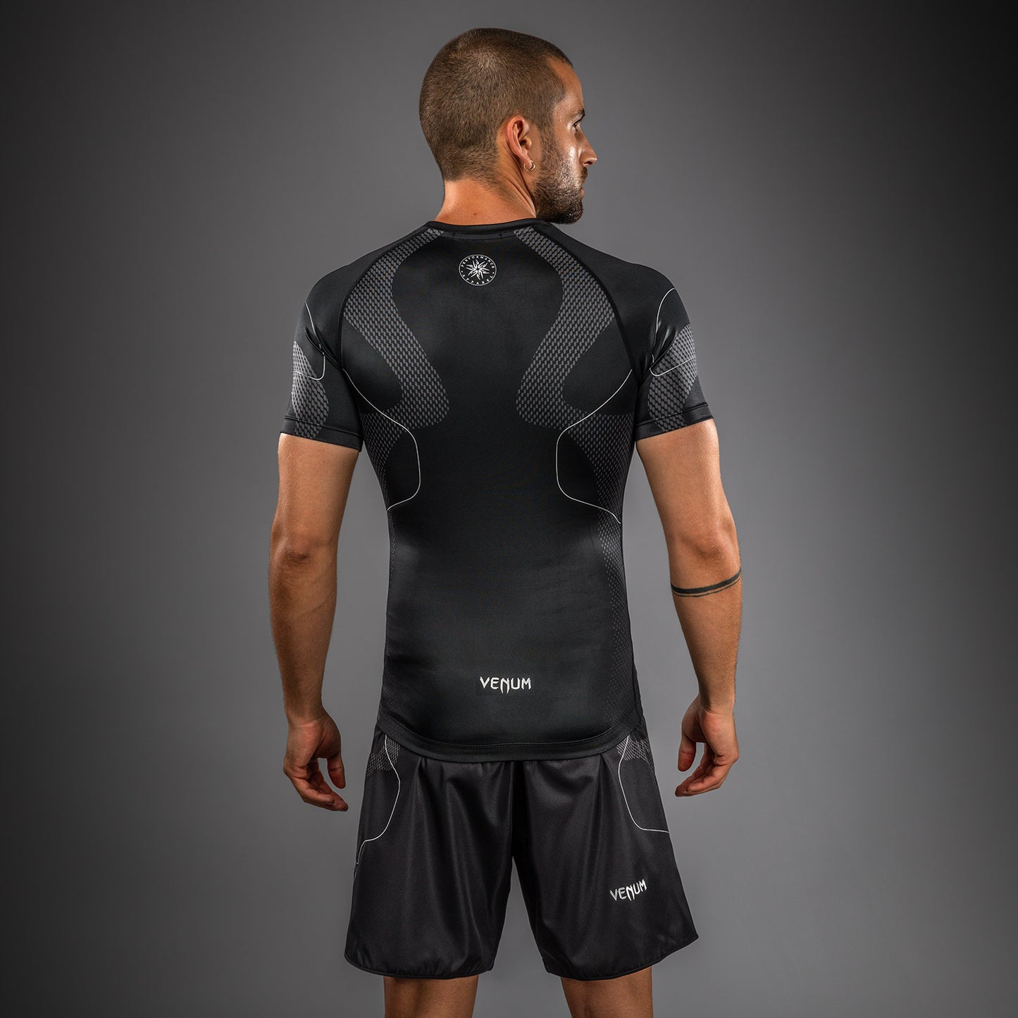 Venum Nexus Rashguard Met Korte Mouwen – Zwart/Zilver
