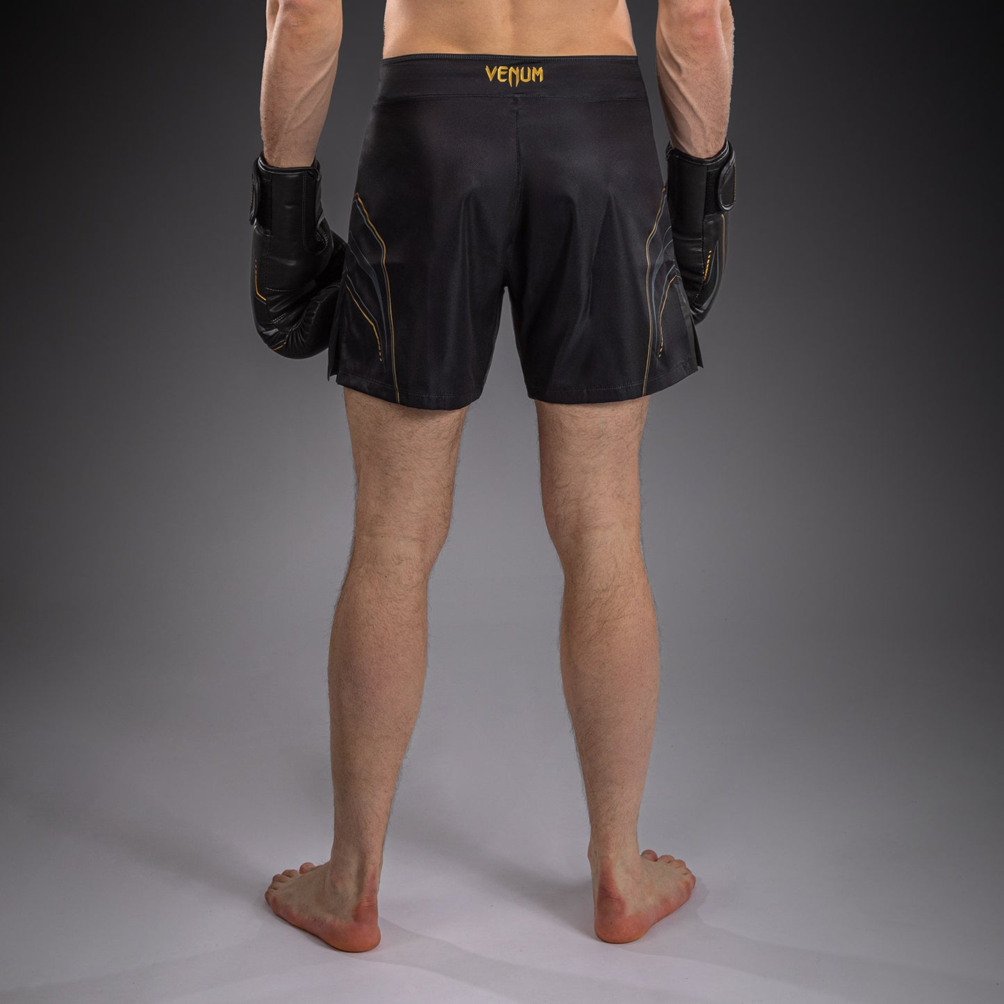 Venum Streamline Fightshorts – Zwart/Goud