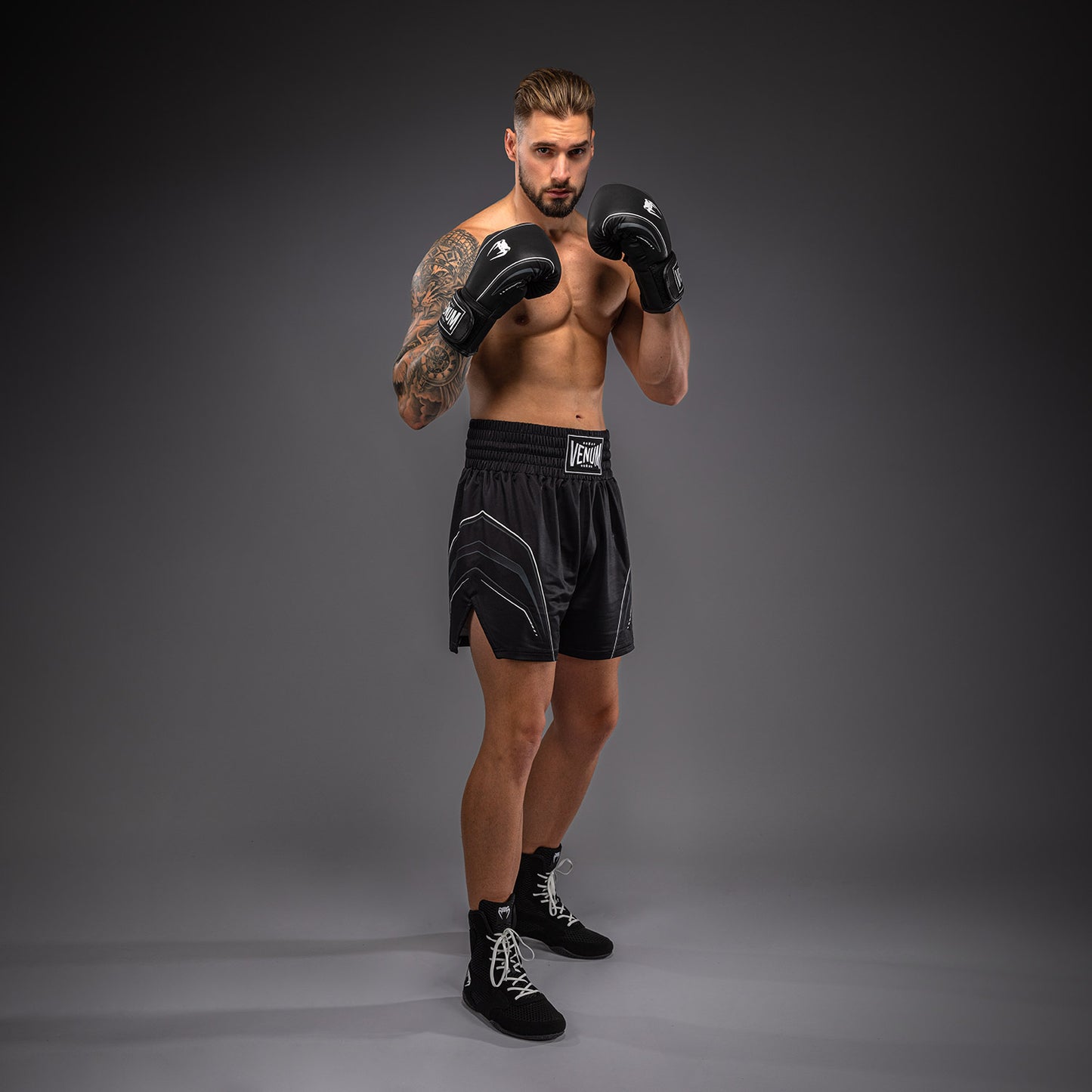 Venum Streamline Boksshort – Zwart/Wit