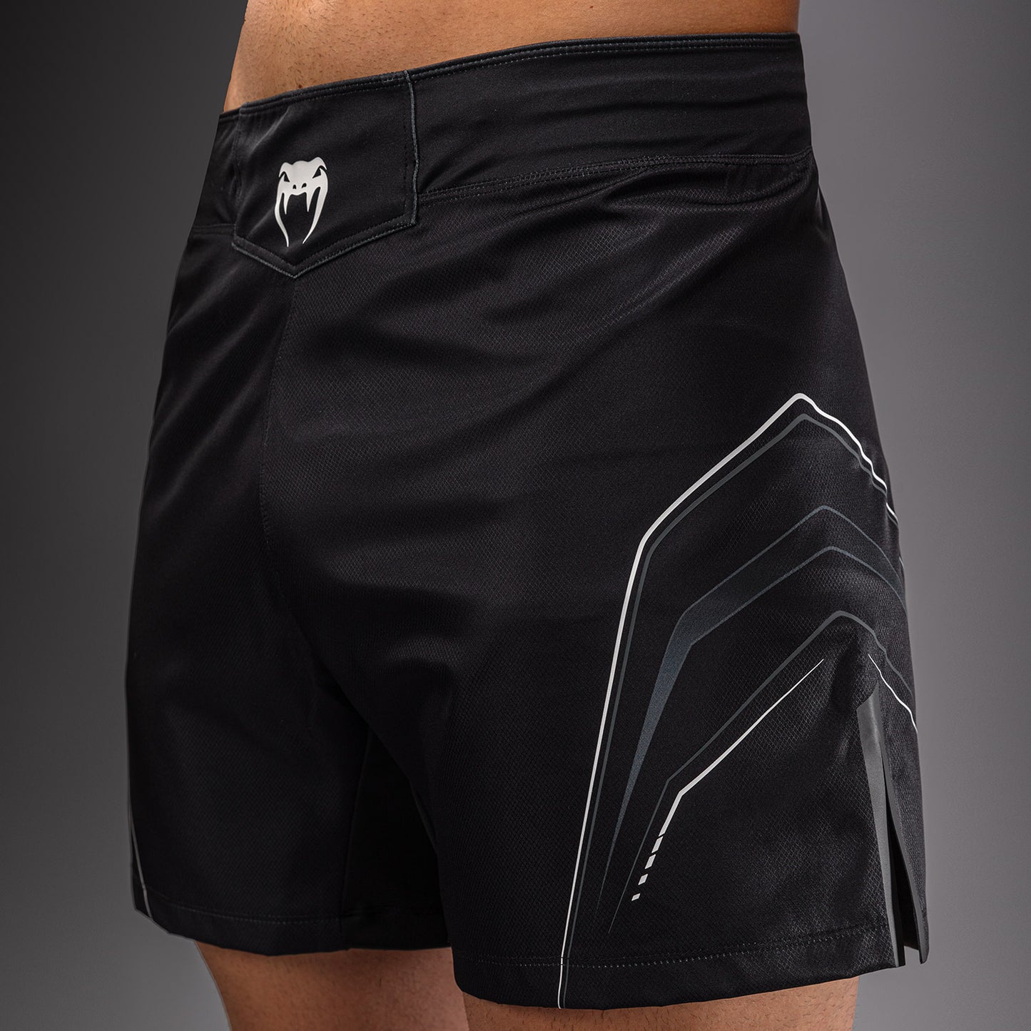 Venum Streamline Fightshorts – Zwart/Wit