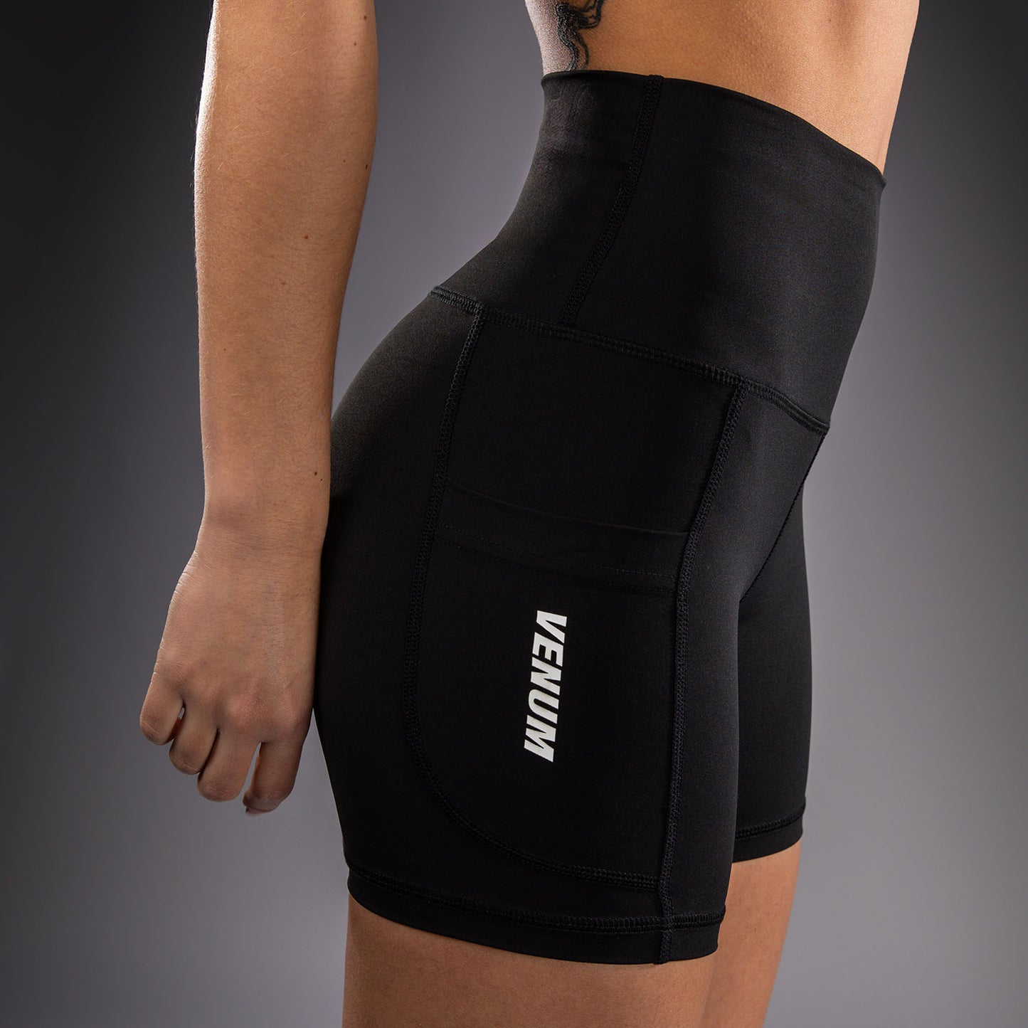 Venum Essential Compressieshorts voor dames - Zwart