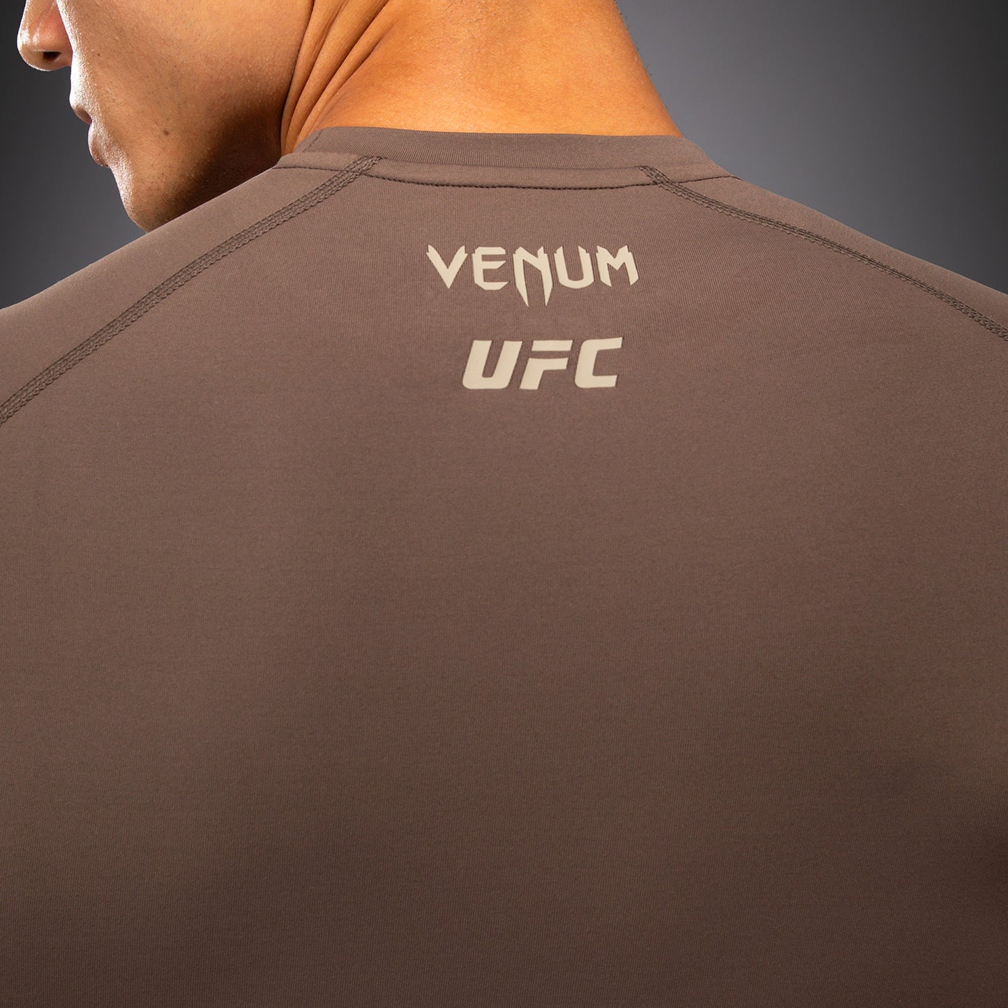 Venum UFC Unity by Venum Authentic Fight Week Heren Technische Rashguard met Lange Mouwen - Bruin