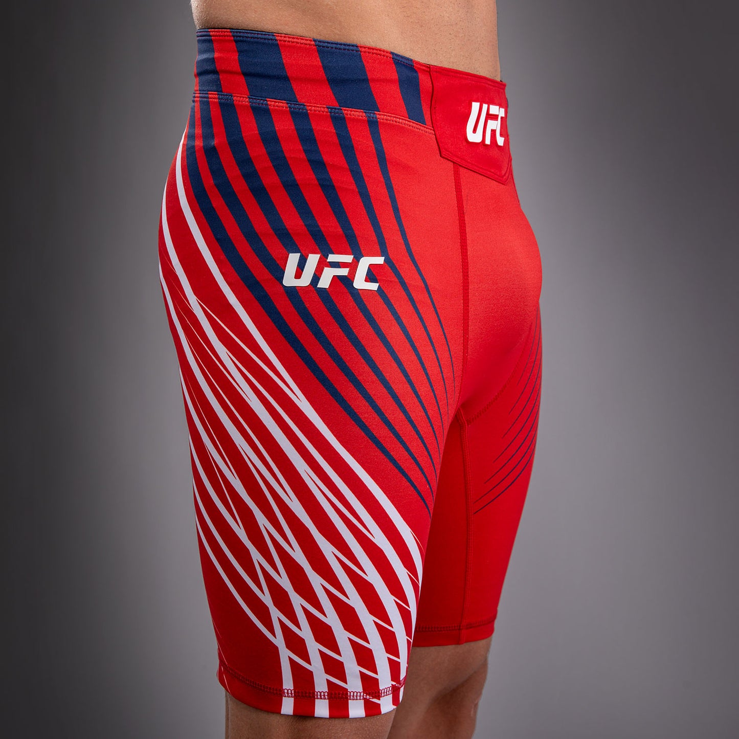 Official UFC Freedom 250 by Venum Authentic Fight Night Vale Tudo Shorts voor heren - Rood