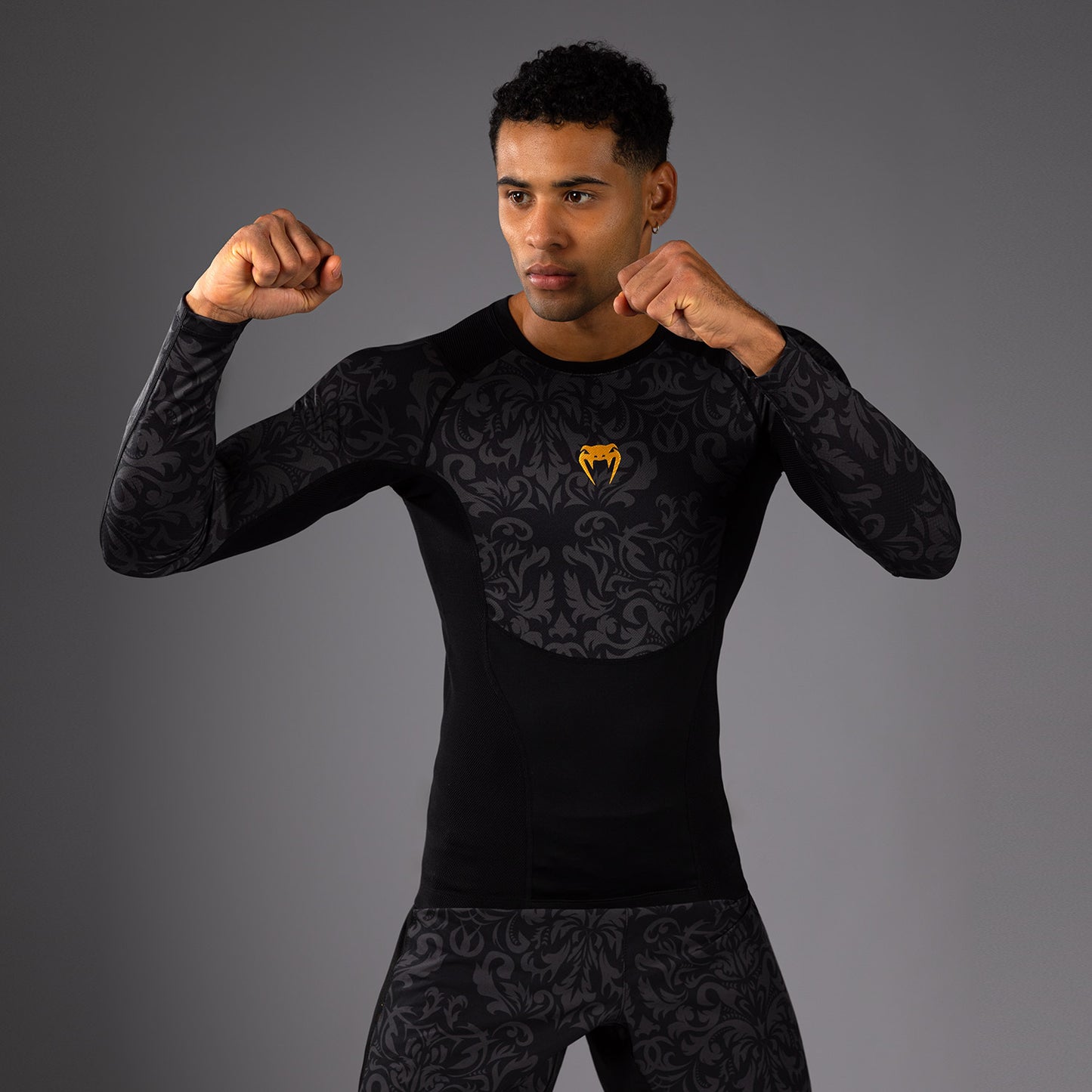 Venum x Topuria Unmatched Edition Langarm Rashguard - Zwart/Goud