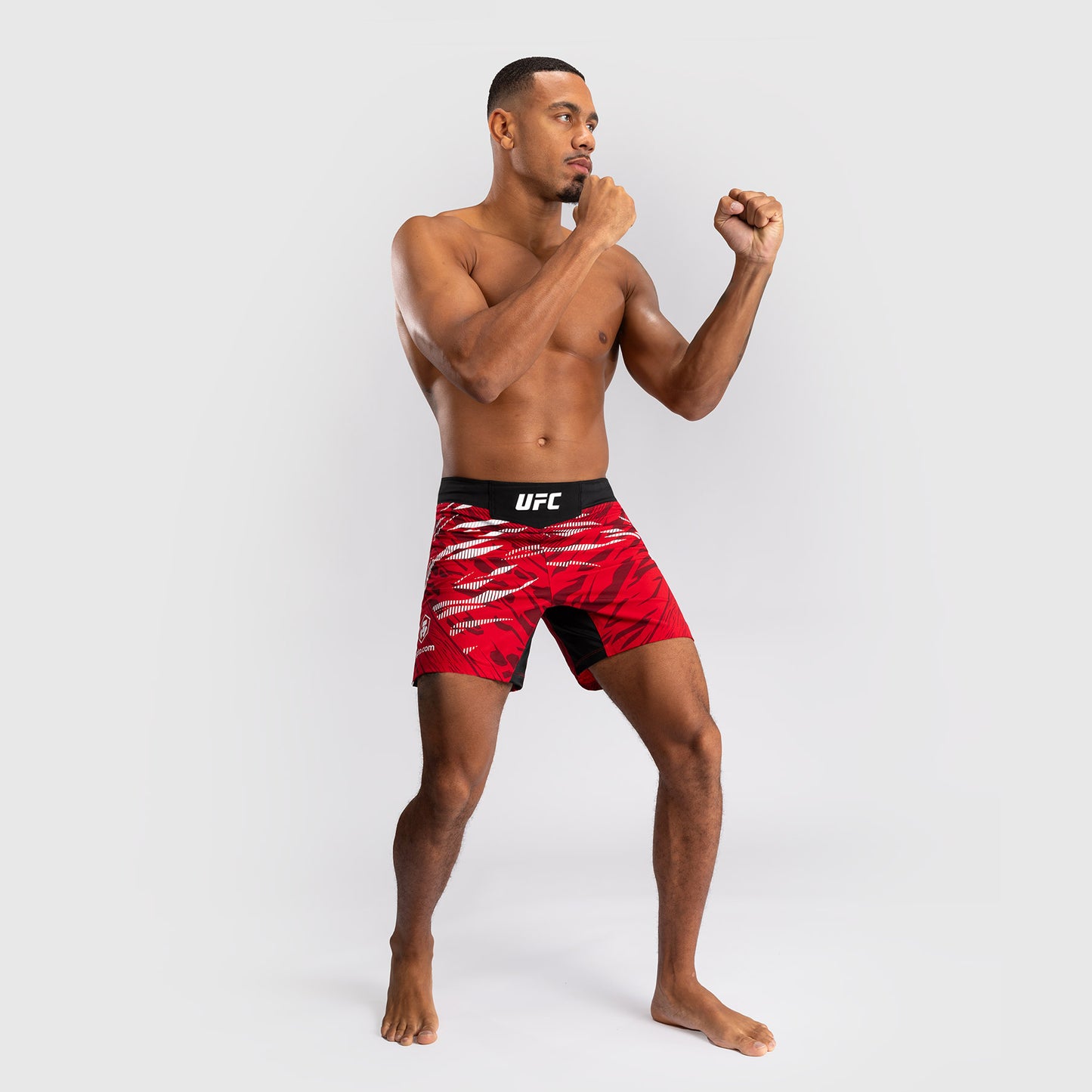 UFC Fusion by Venum Personalized Authentic Fight Night Fight Shorts voor Heren - Kort Fit - Rood
