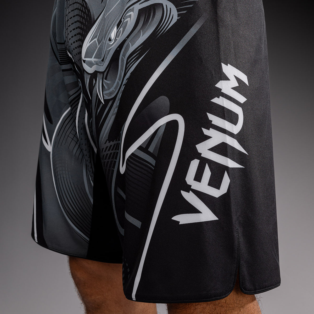 Venum Crimson Viper 2.0 Fightshort - Zwart/Grijs