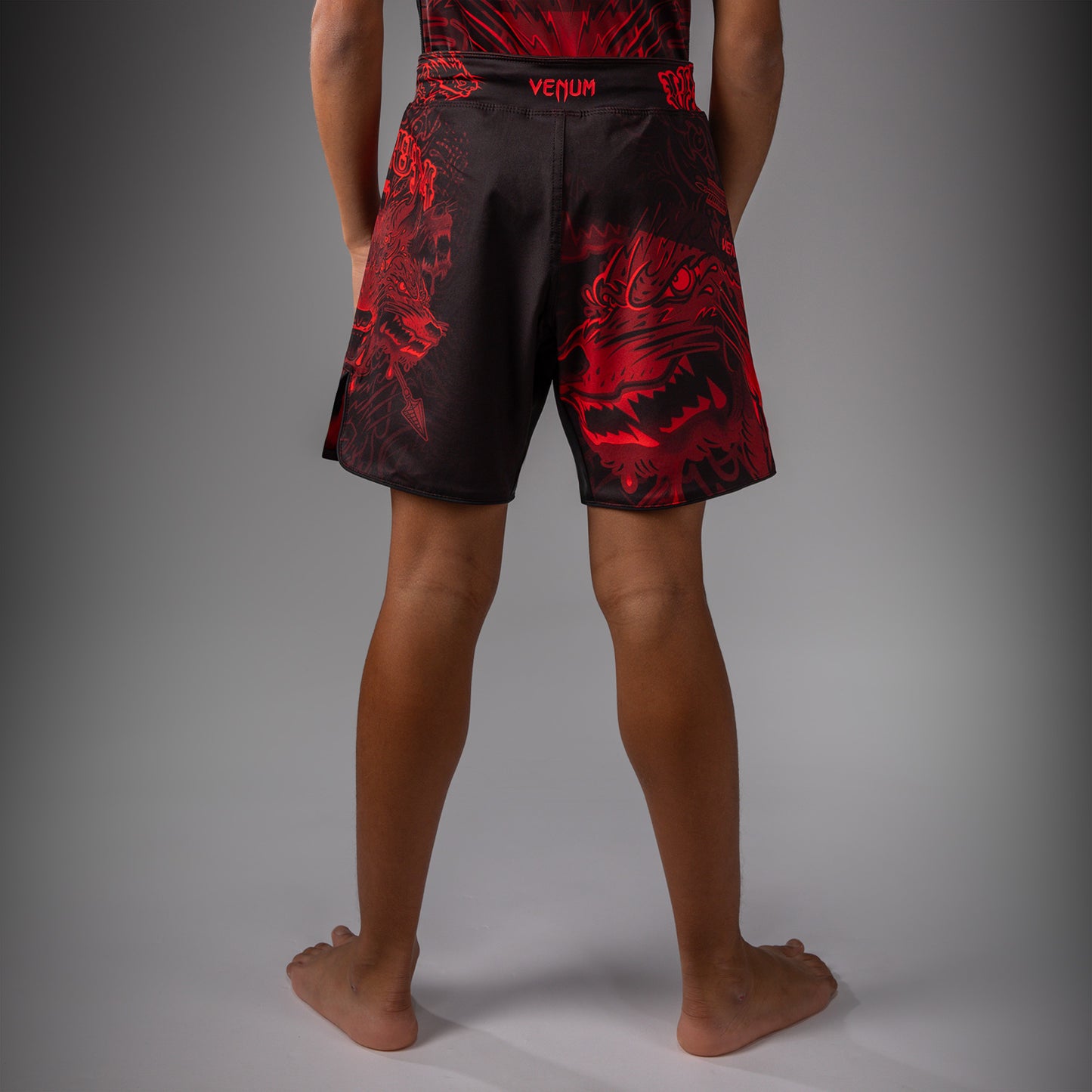 Venum Wolf Atak Kids Fightshorts – Zwart/Rood