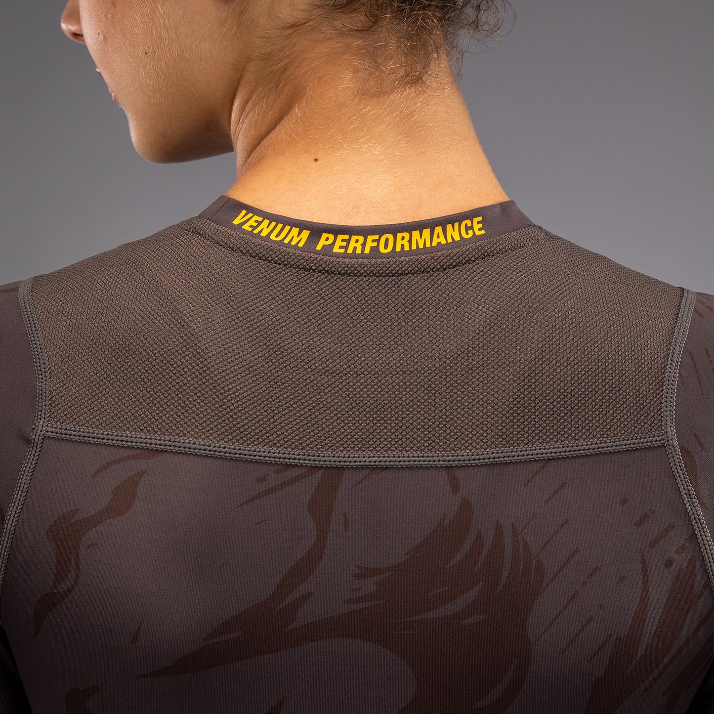 UFC Fusion by Venum Fight Week Korte Mouwen Performance Rashguard voor Dames - Solid Earthen Brown