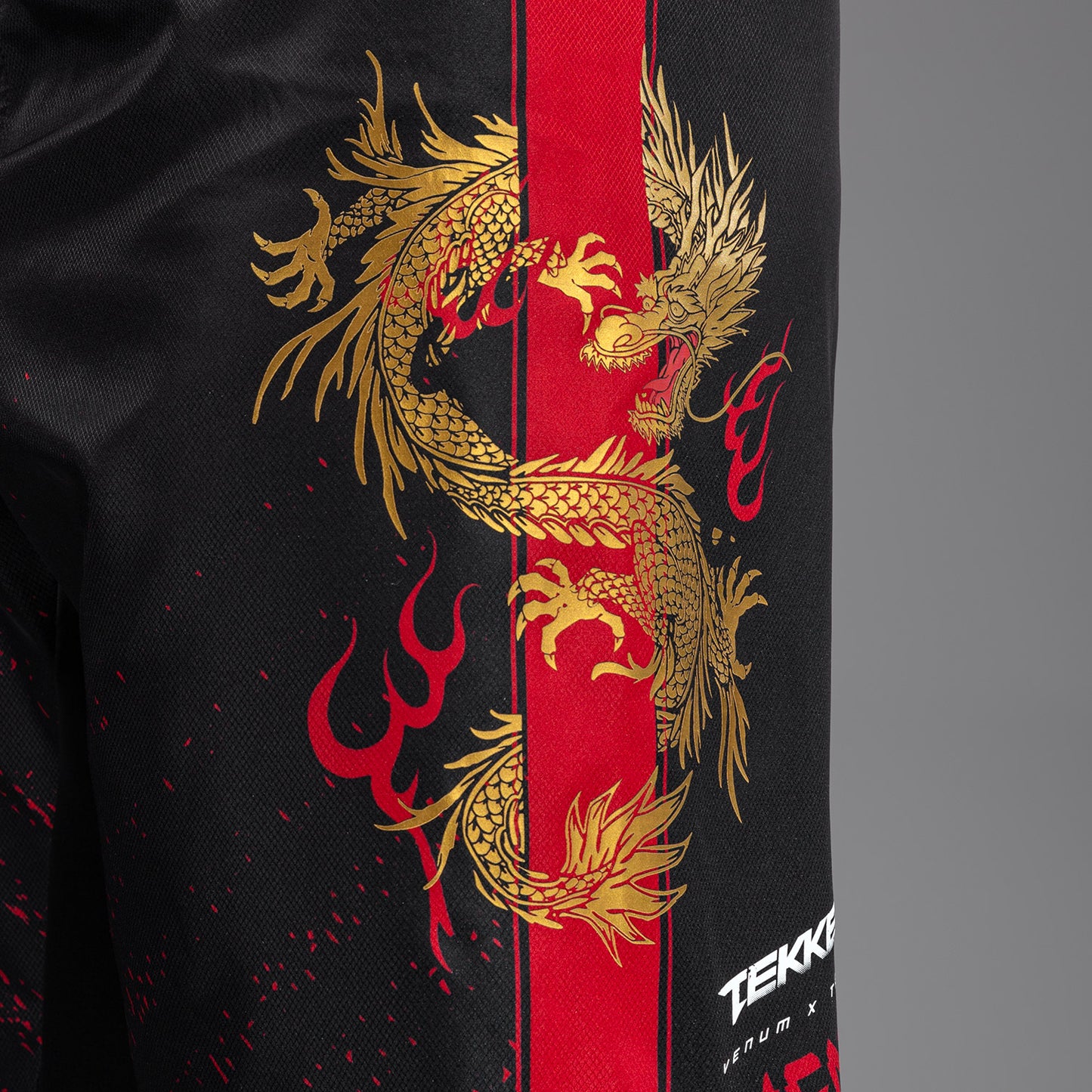 Venum x TEKKEN 8 - Marshall Law Vechtshorts - Zwart/Rood/Goud