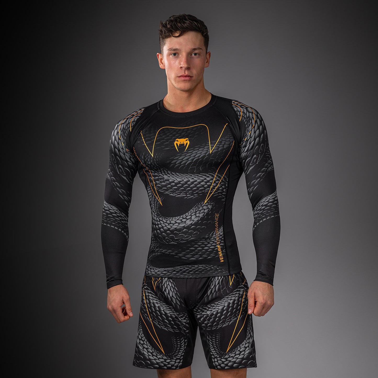 Venum Matupa Rashguard met lange mouwen - Zwart/Grijs/Goud