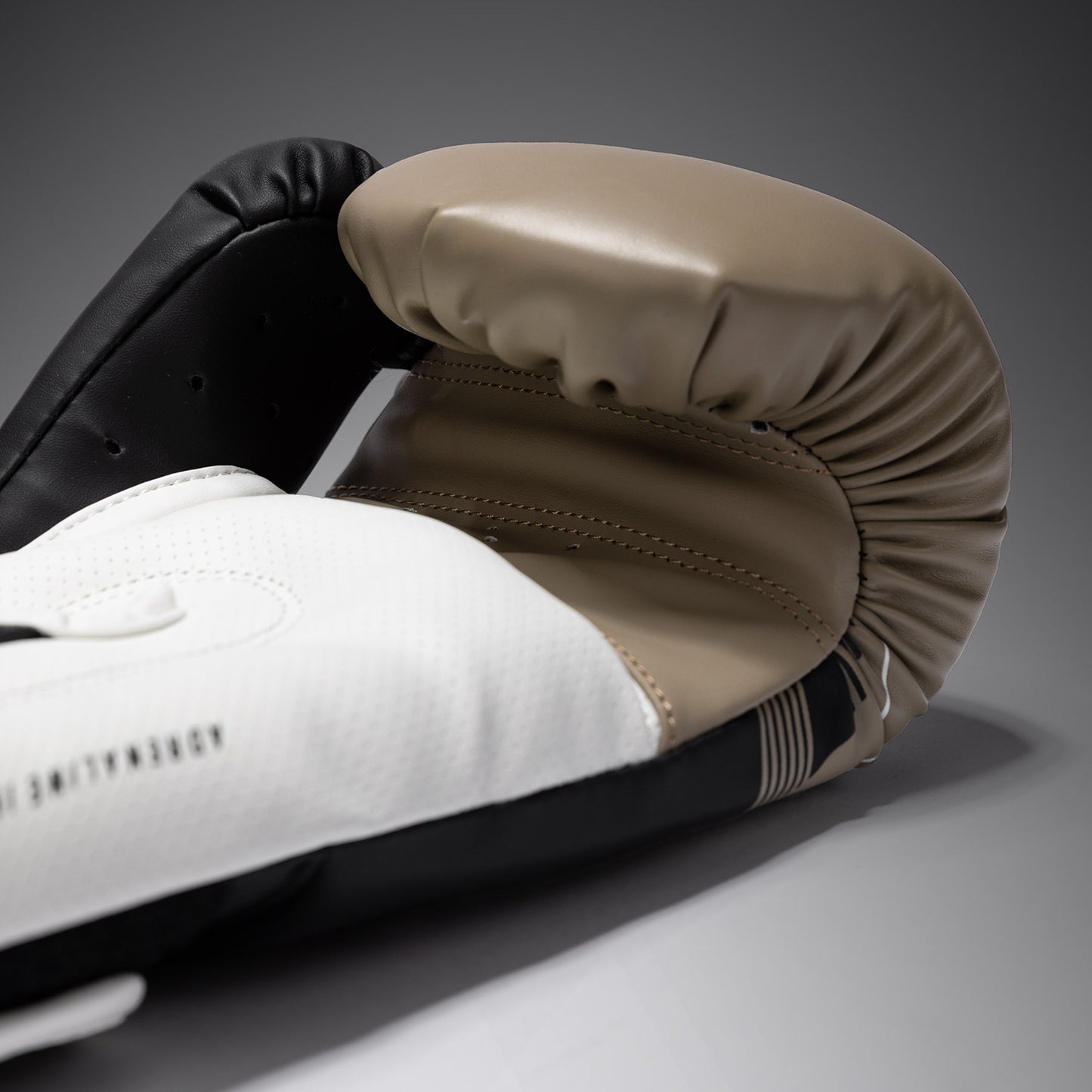 Venum Adrenaline Bokshandschoenen – Zwart/Zand
